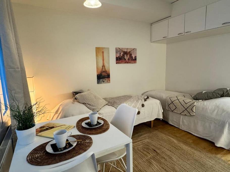 One-Bedroom Apartment photo 1