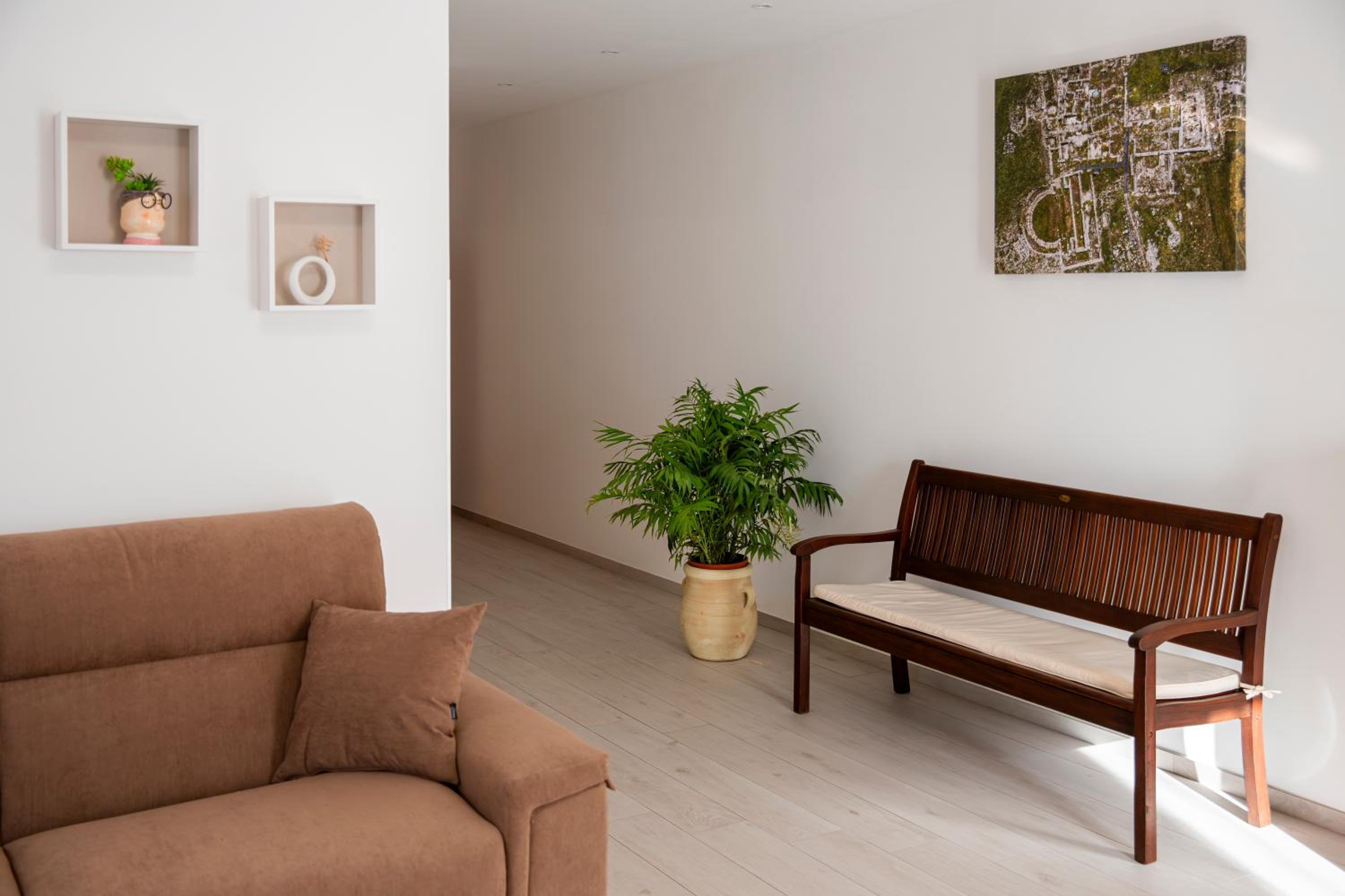 One-Bedroom Apartment photo 1