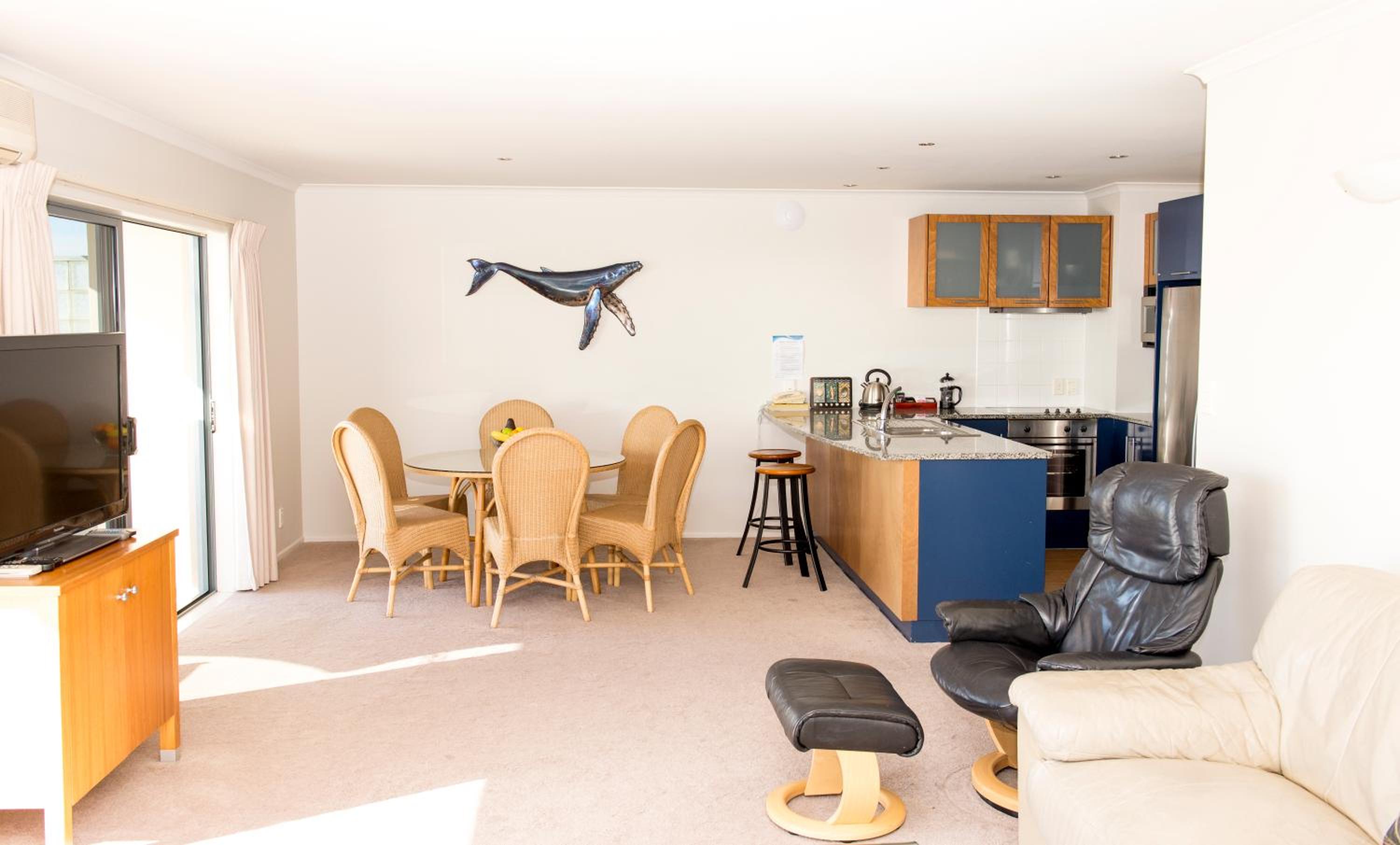 Three-Bedroom Apartment with Sea View photo 3