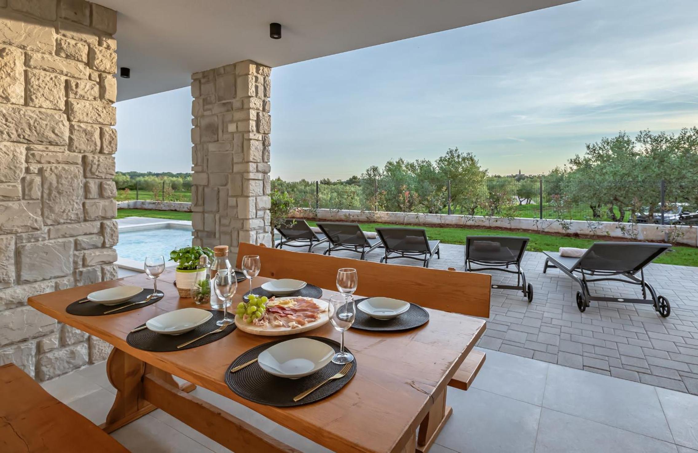 Three-Bedroom Villa photo 2