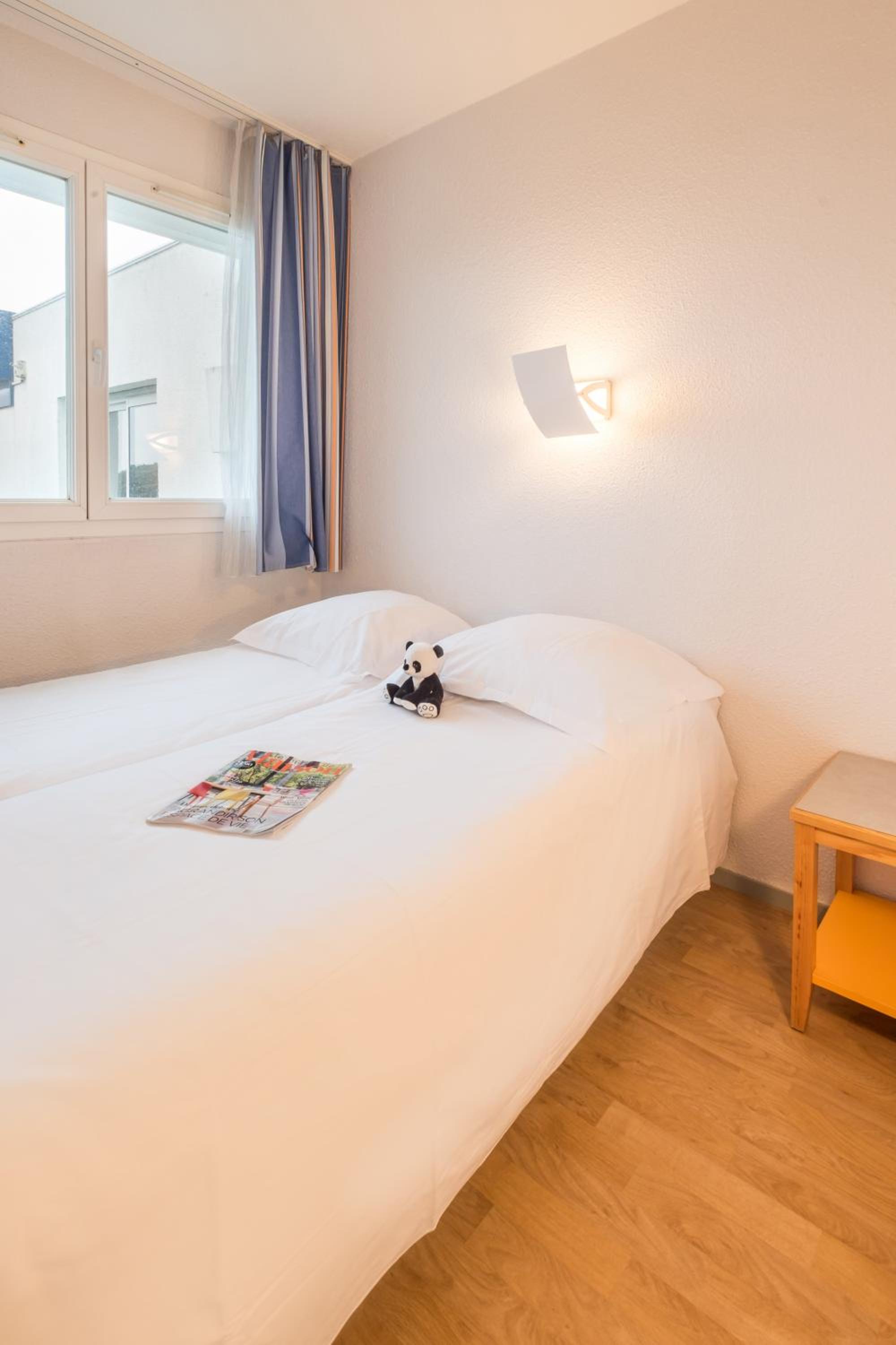 One-Bedroom Apartment with Sleeping Alcove and Balcony (6 People) photo 3