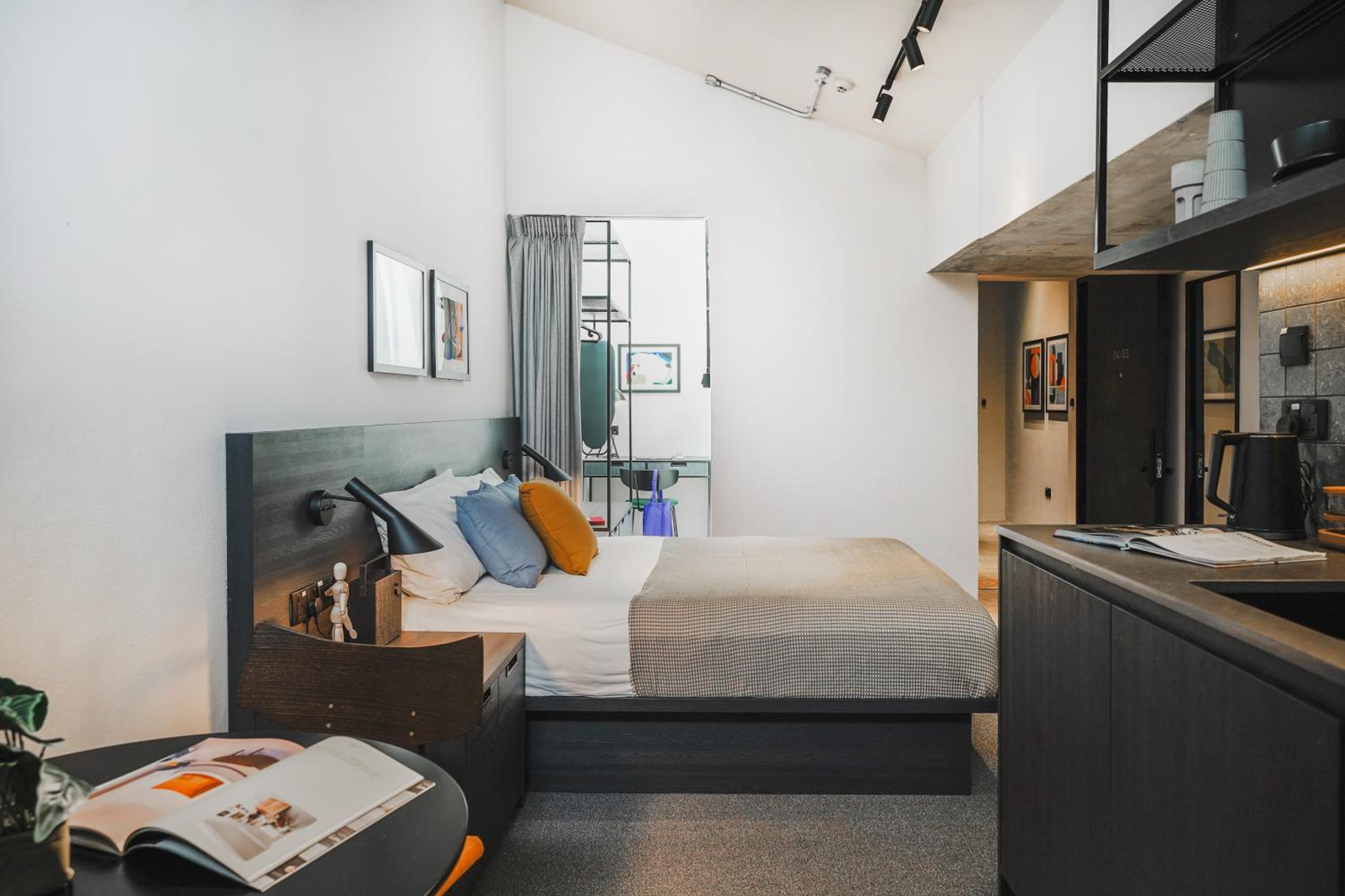 Studio Apartment with King Bed photo 1