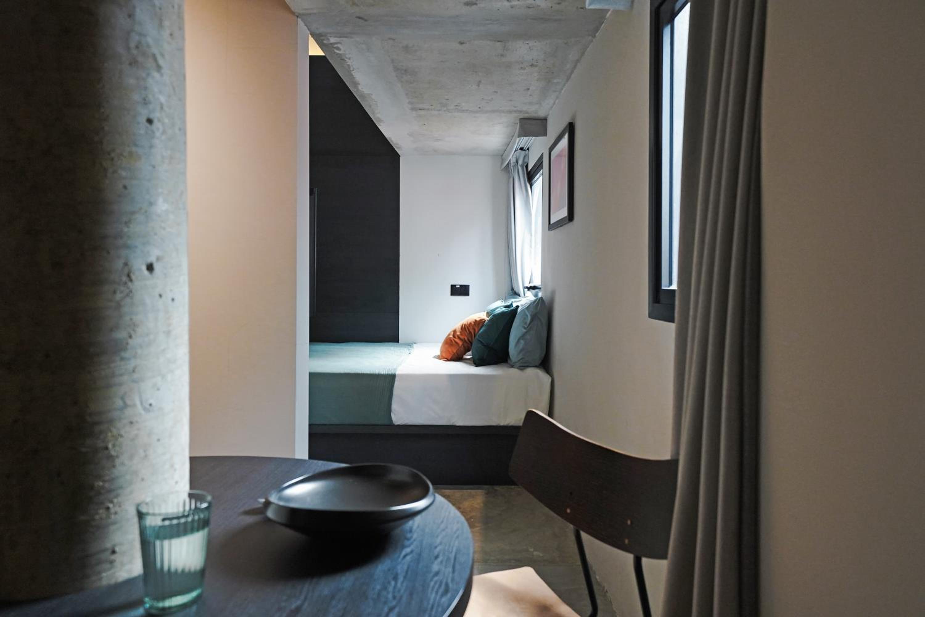 Studio Apartment with Queen Bed photo 1