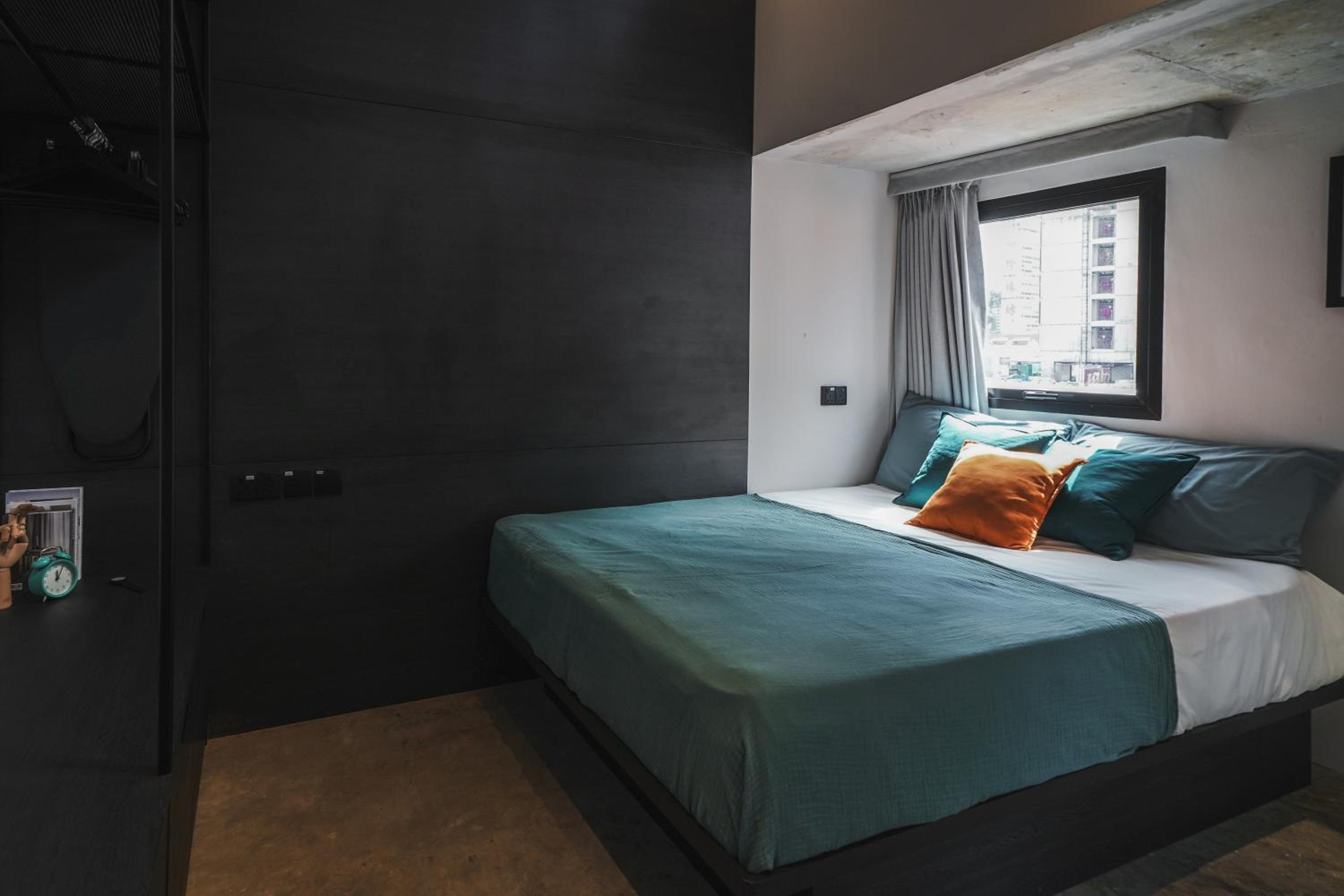 Studio Apartment with Queen Bed photo 2