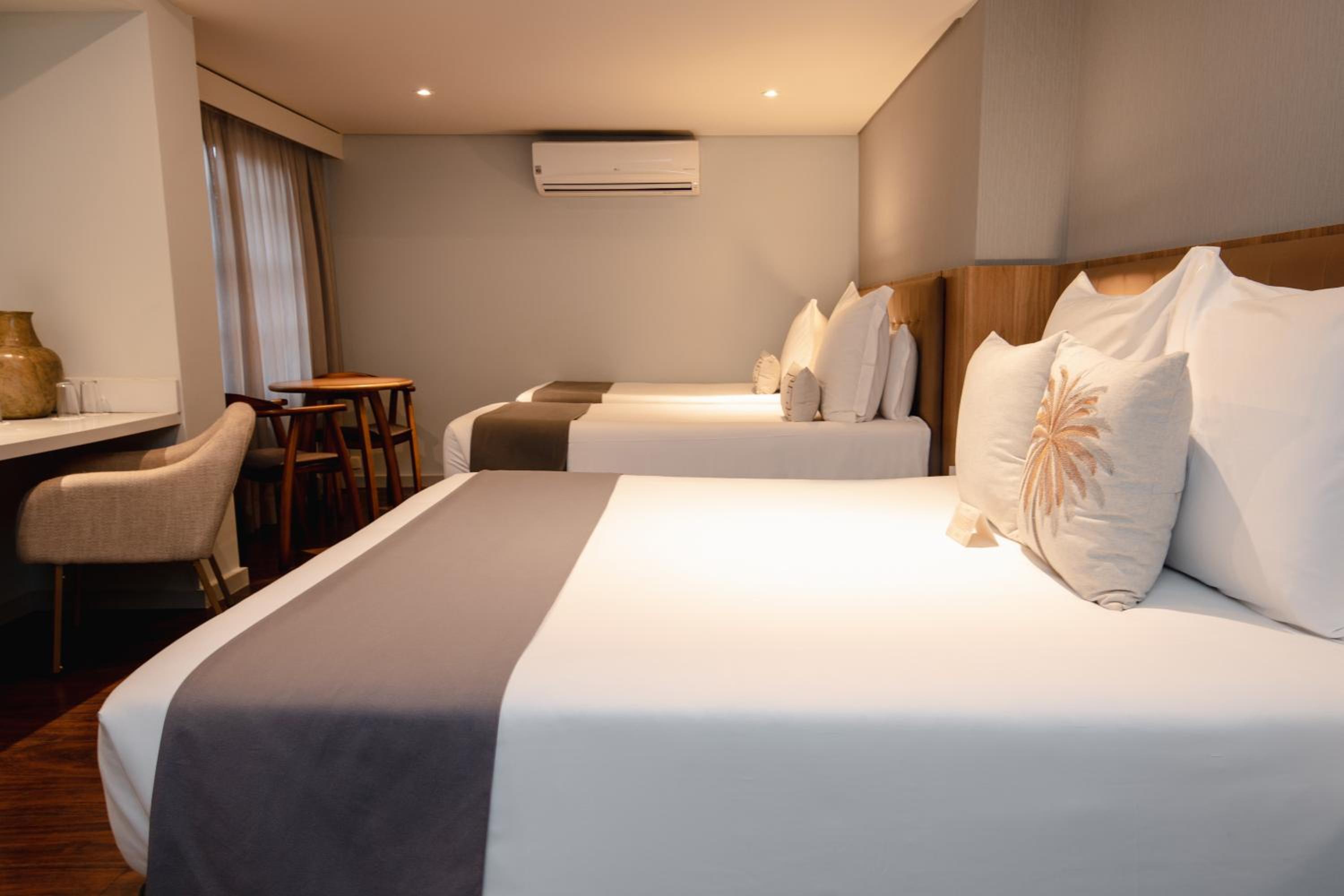 Superior Quadruple Room - Photo 4