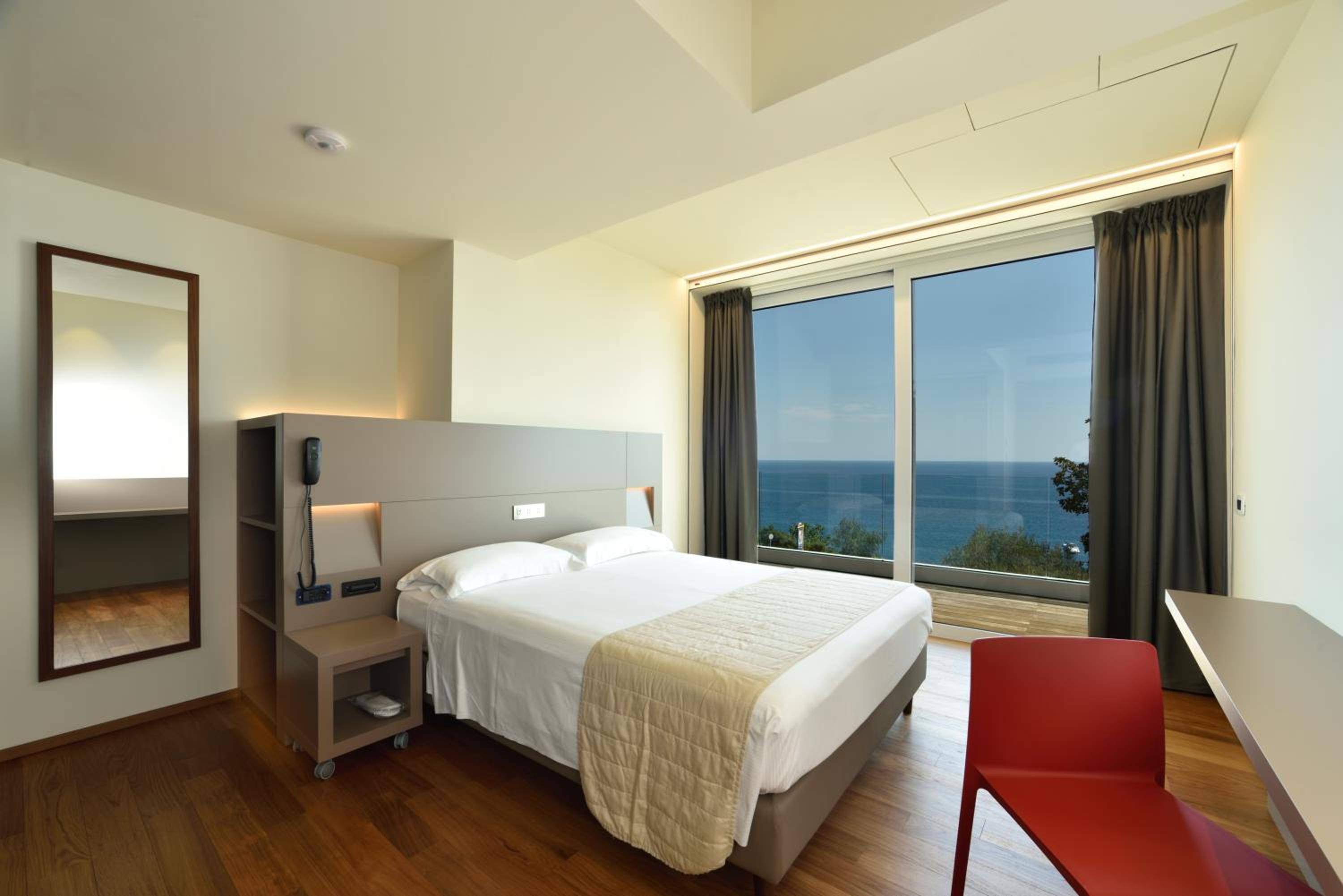 Deluxe Double Room with Sea View photo 2