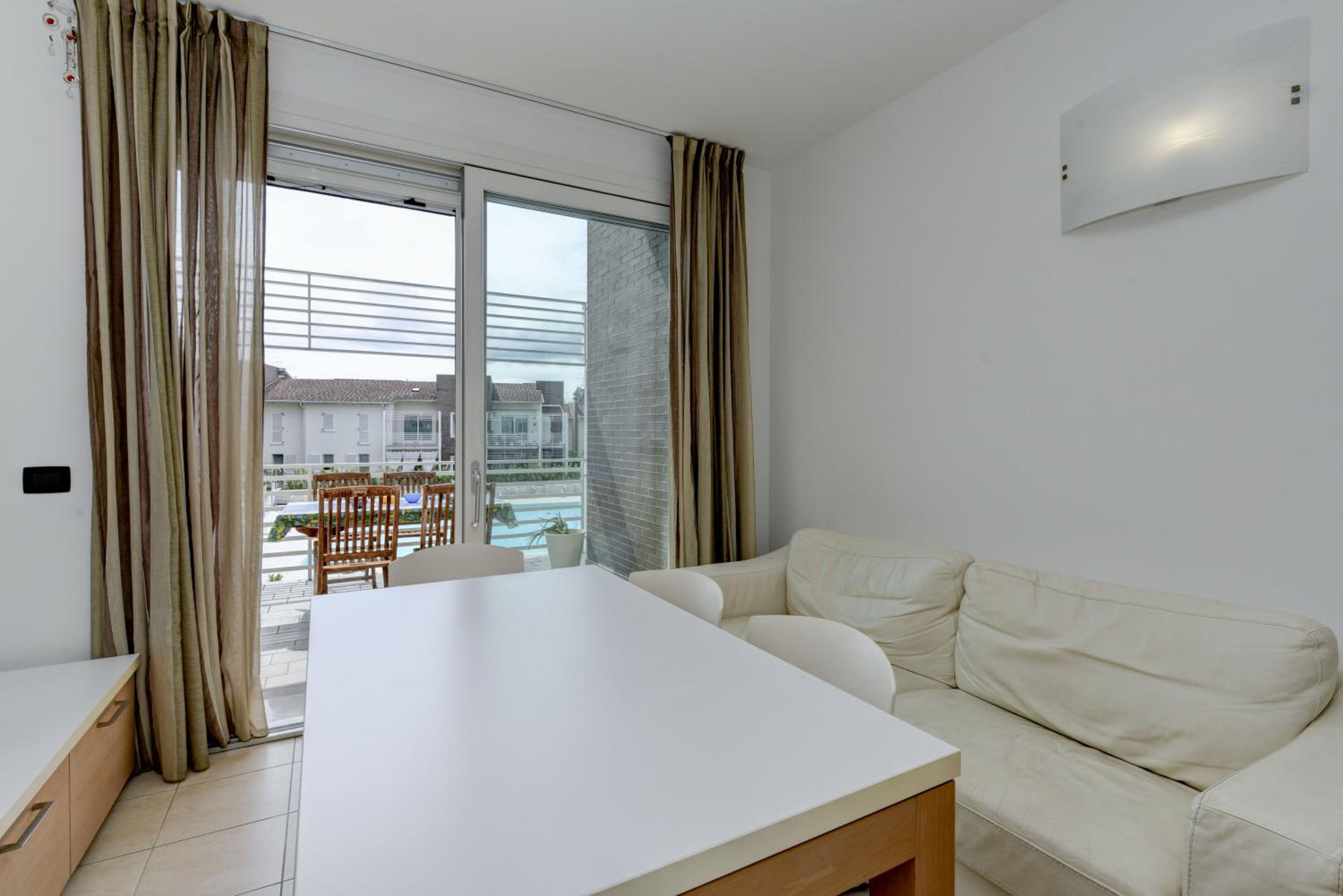 One-Bedroom Apartment photo 1