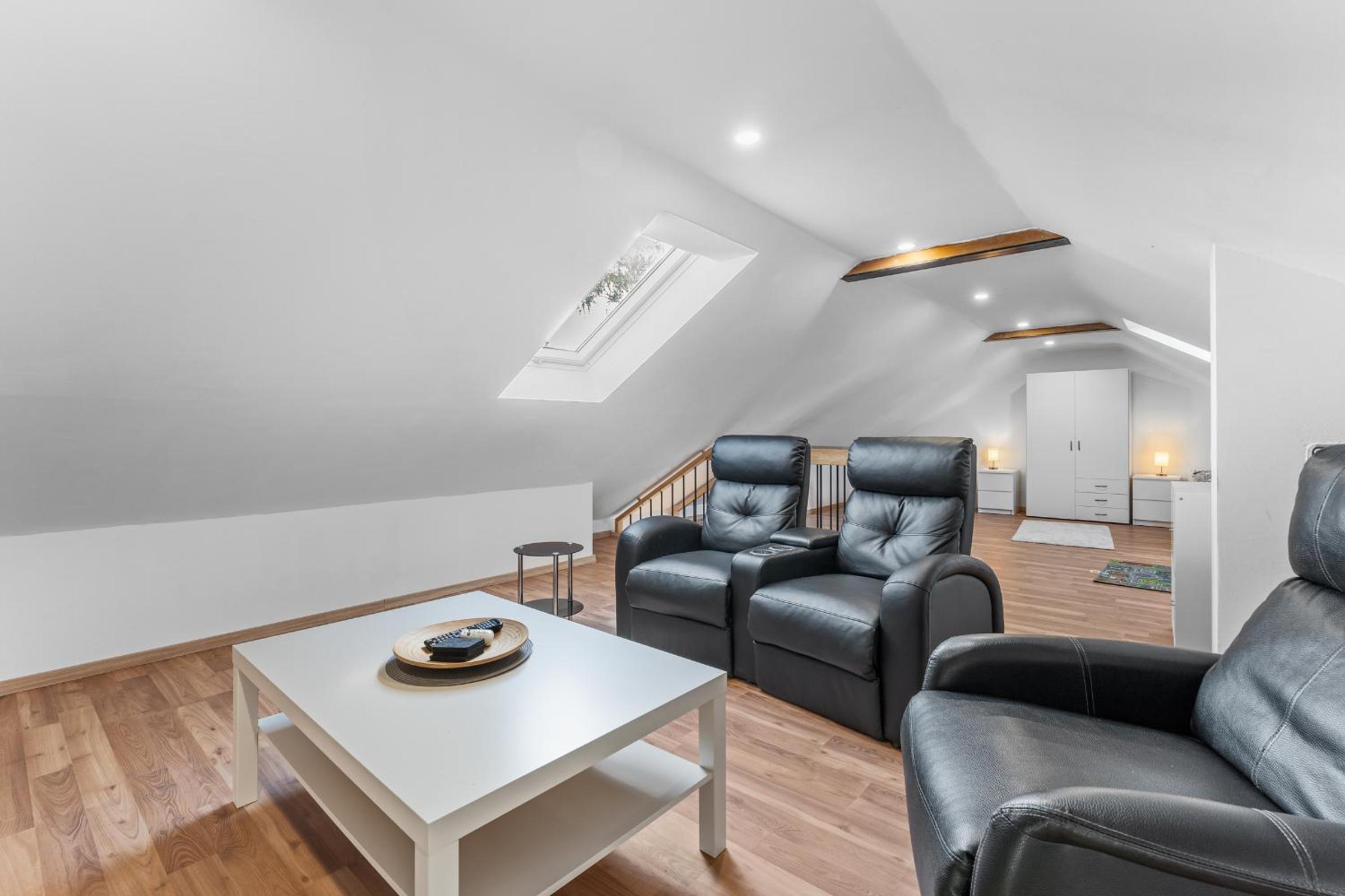 Three-Bedroom House photo 3