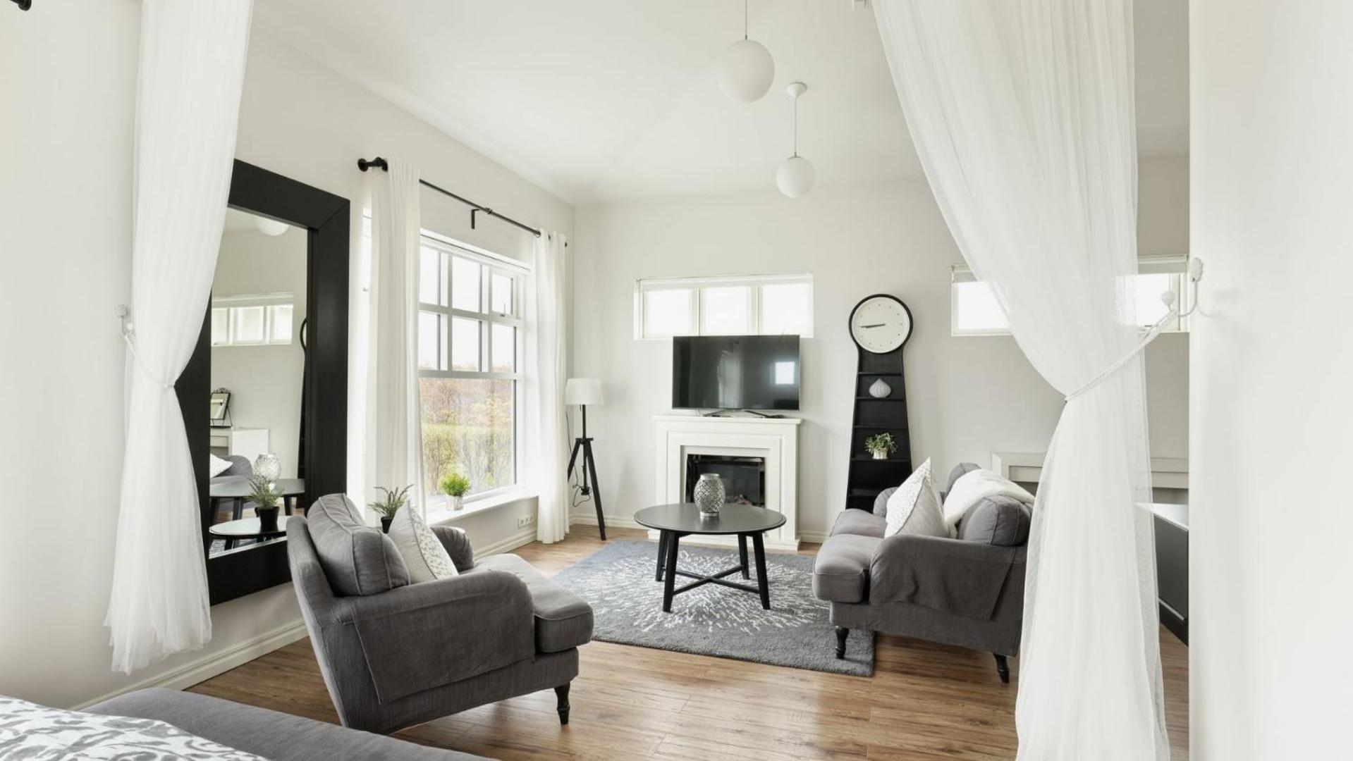 Suite - Photo 3