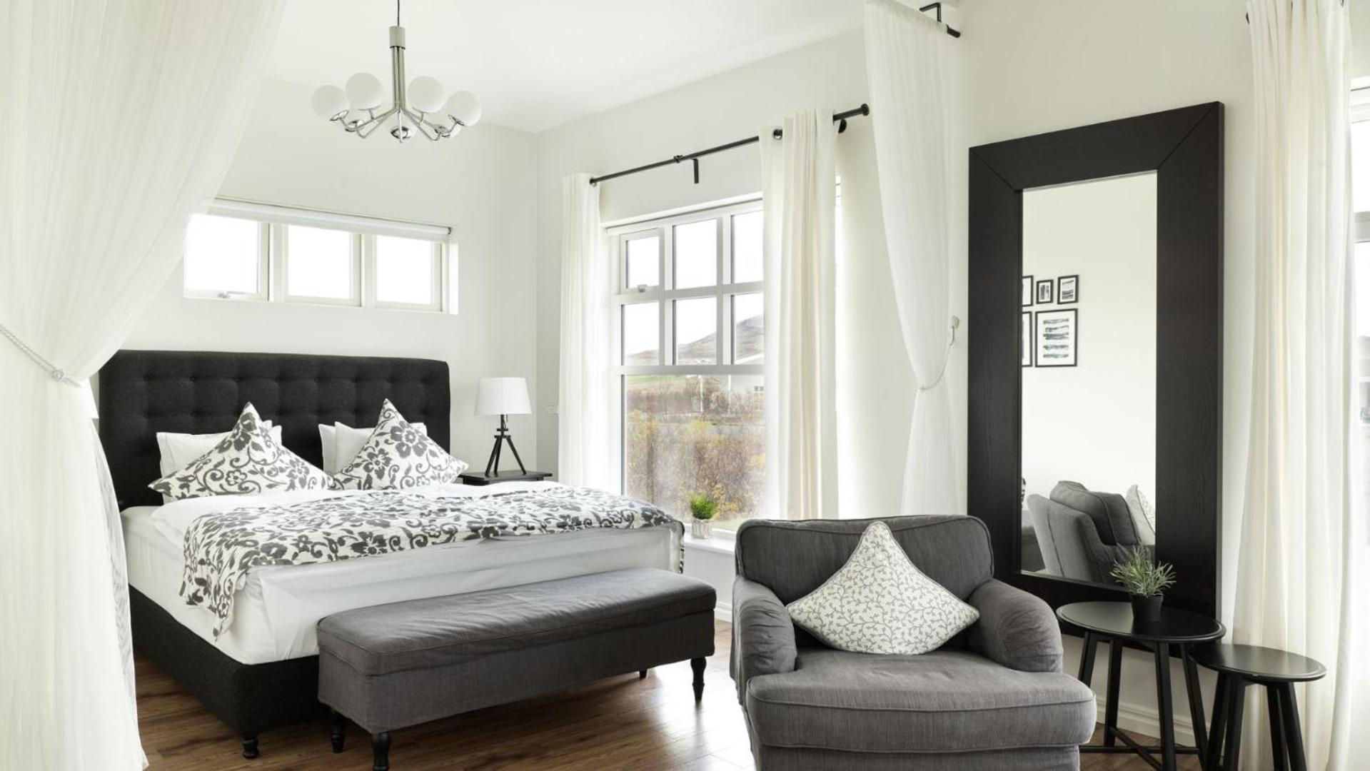 Suite - Photo 1