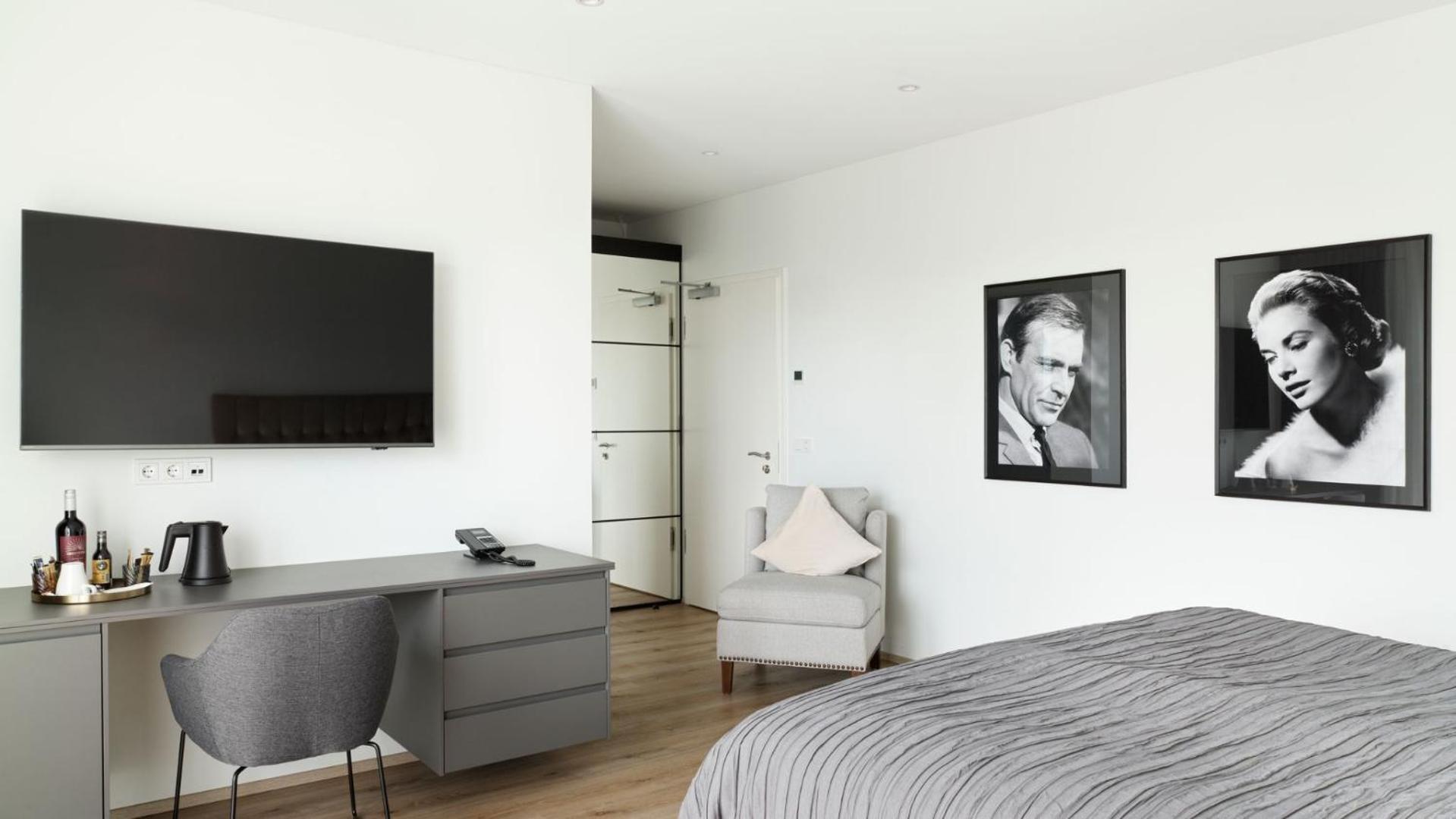 Deluxe Double Room - Photo 8