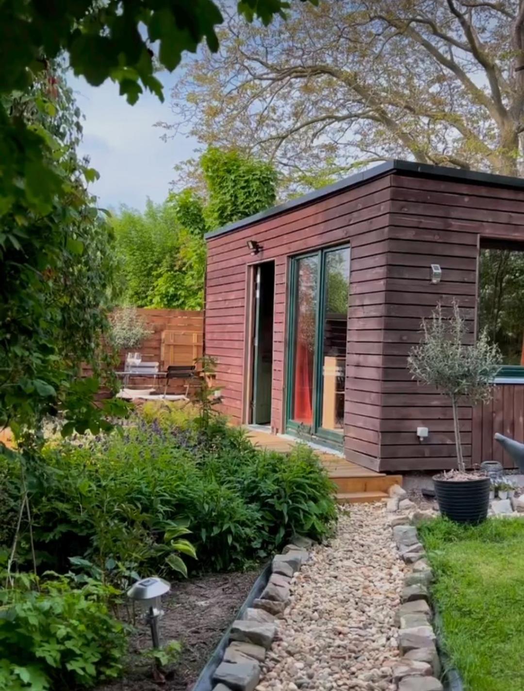 One-Bedroom House photo 2
