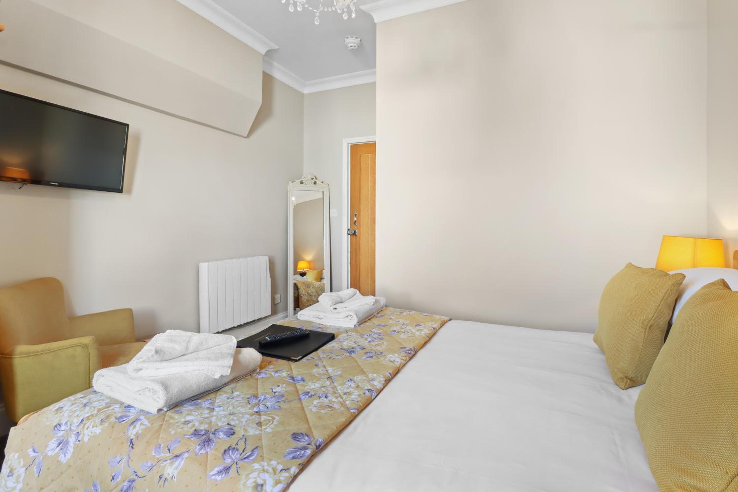 Standard Double Room - Photo 4
