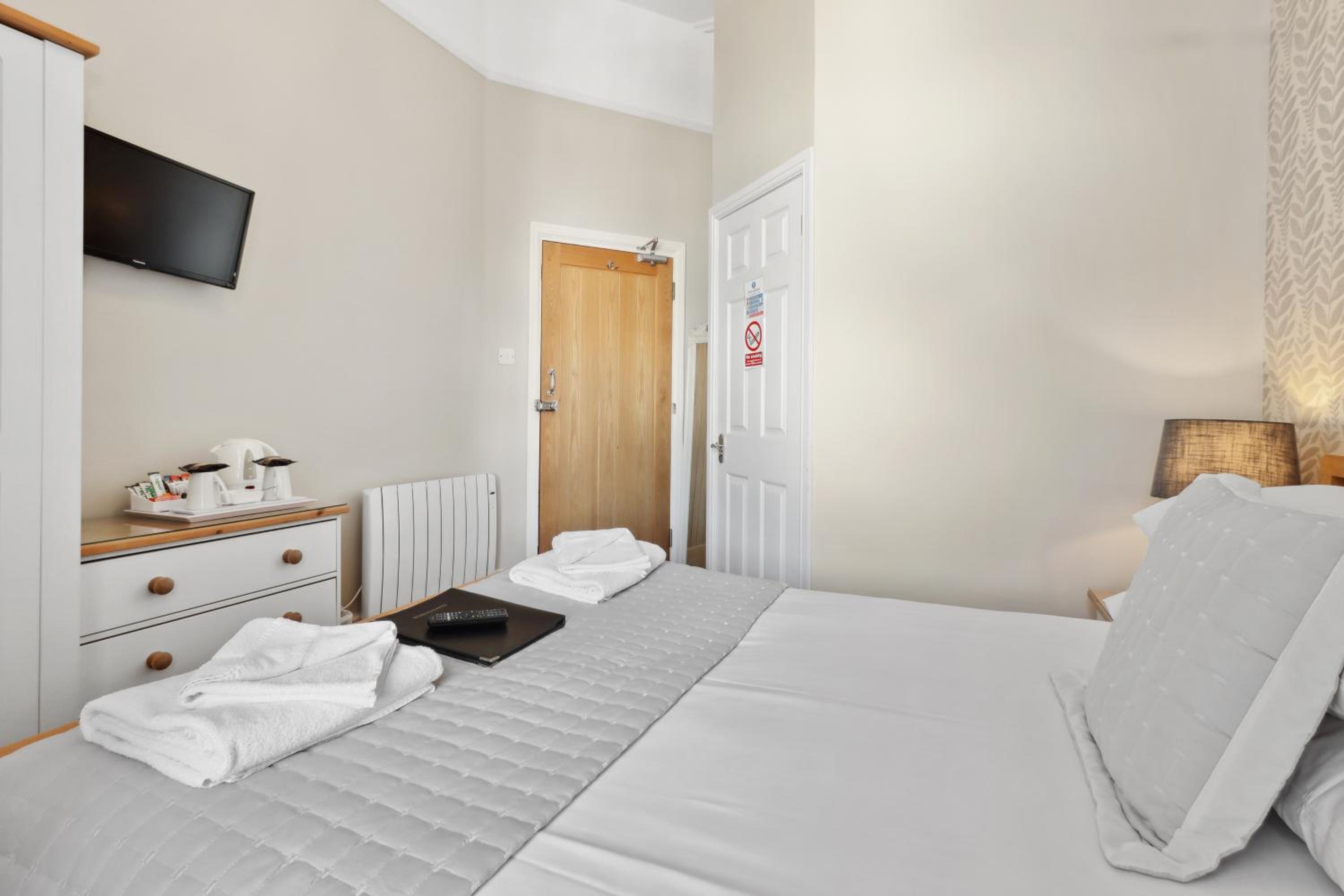 Double Room - Photo 7