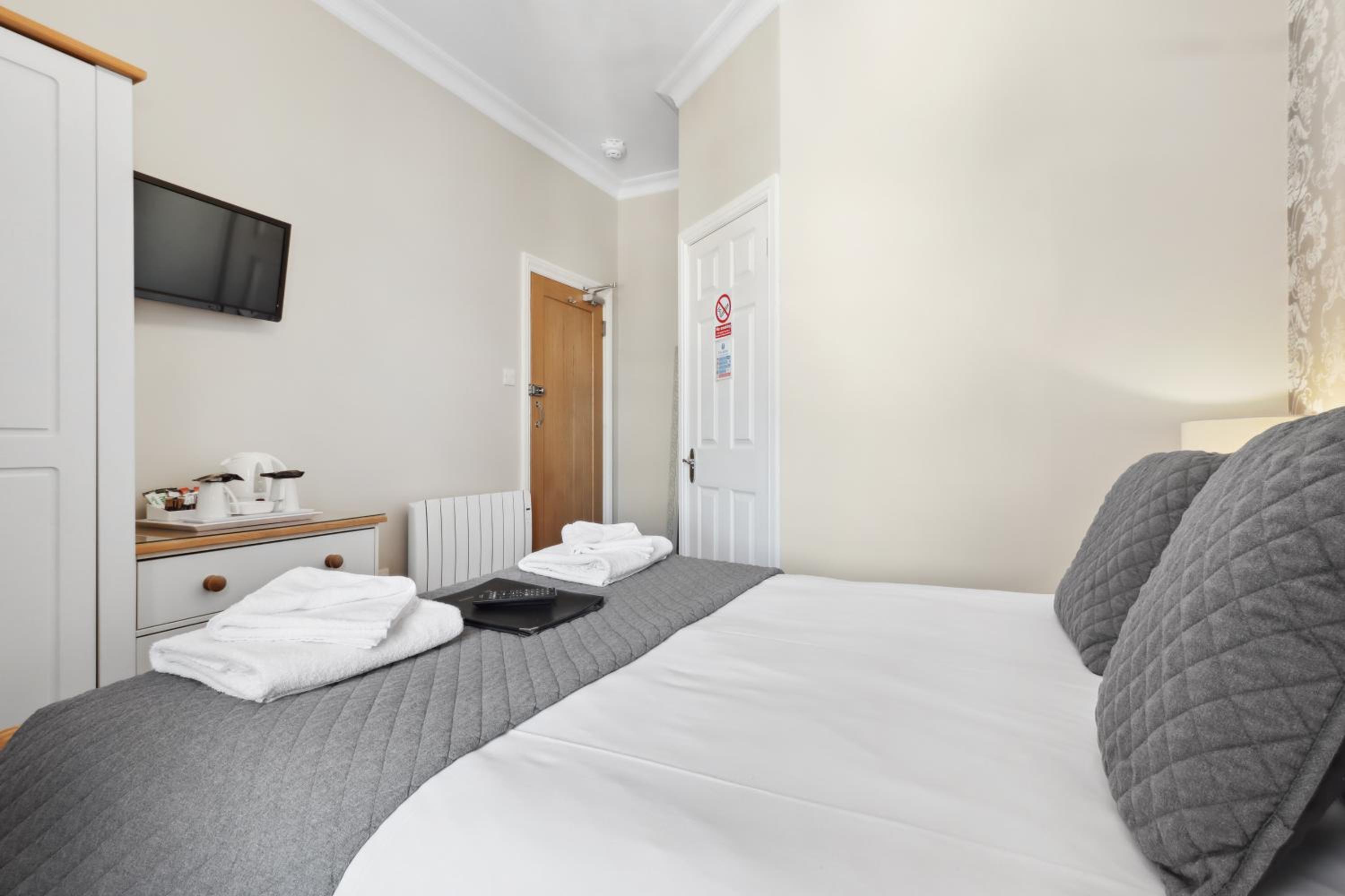 Double Room - Photo 3