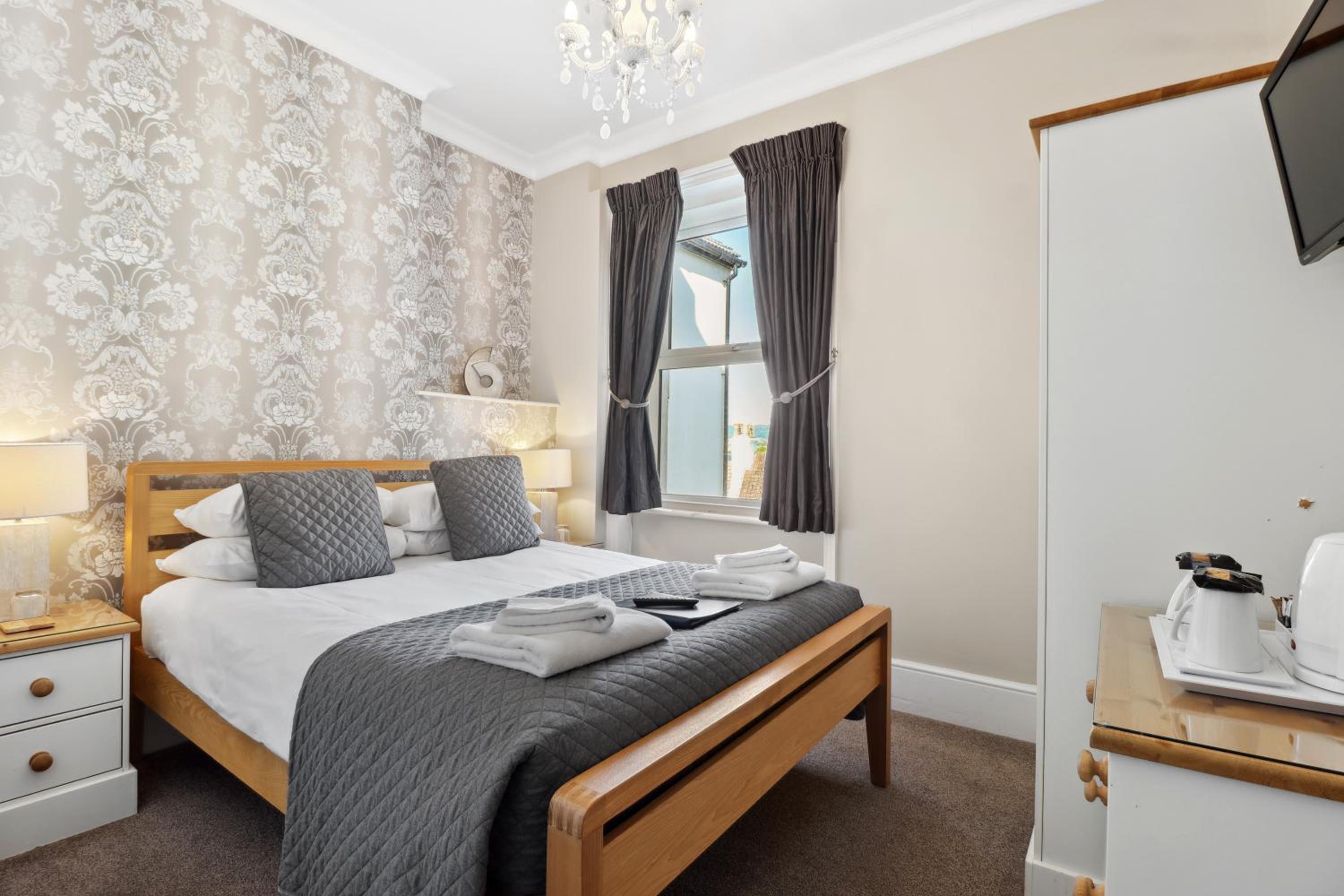Double Room - Photo 9