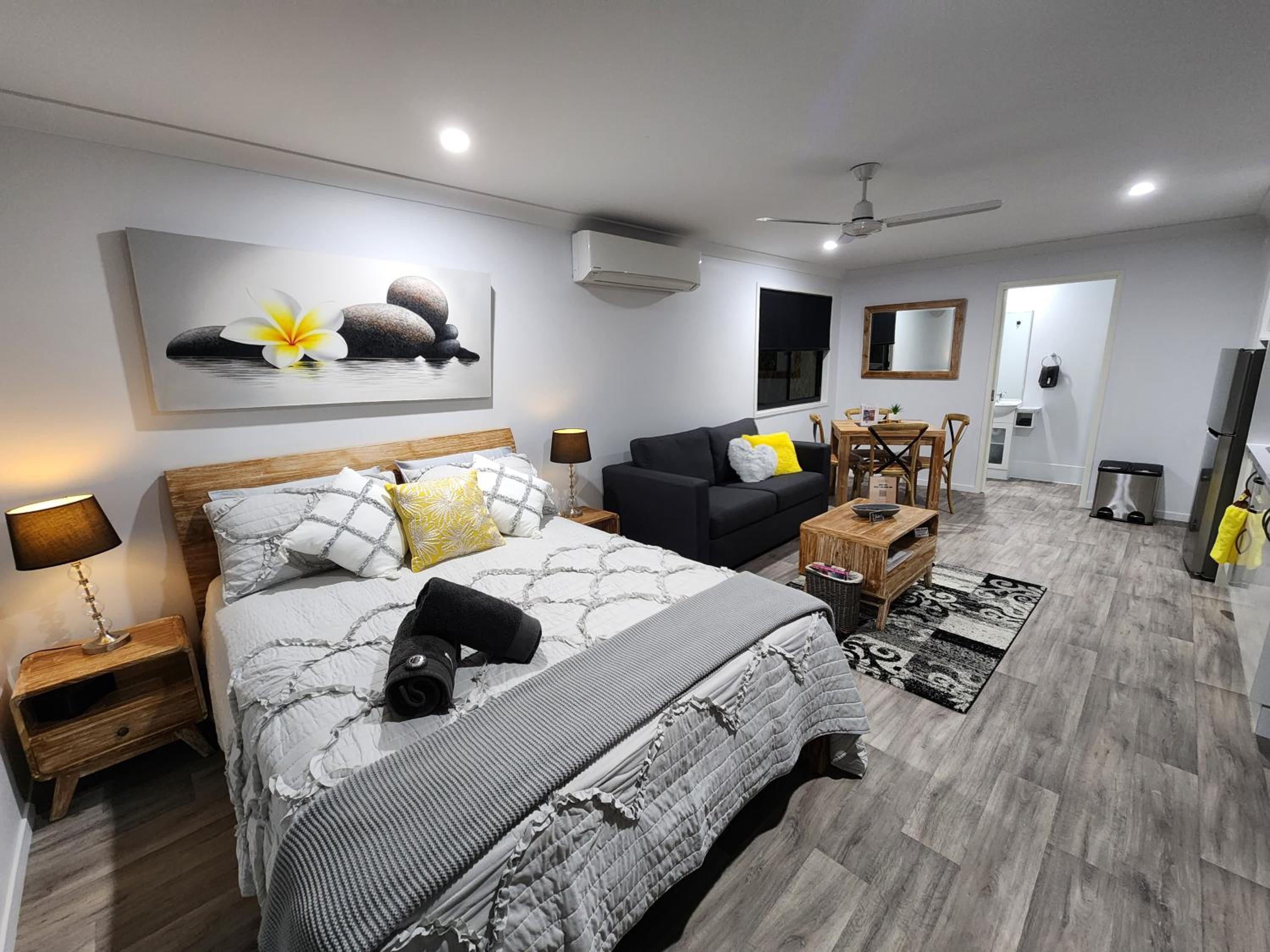 Deluxe Queen Room