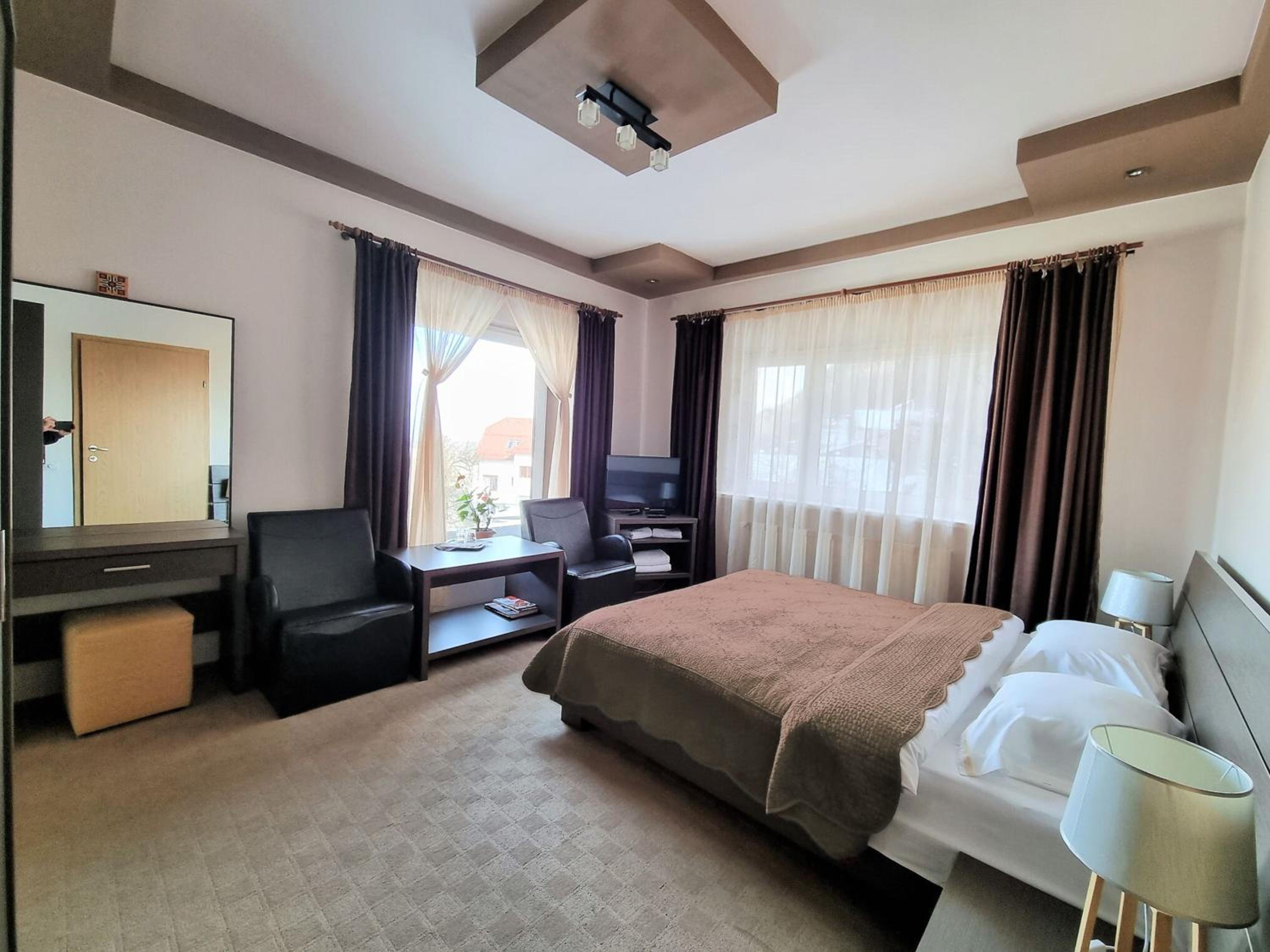 Superior Double Room with Balcony - Photo 4