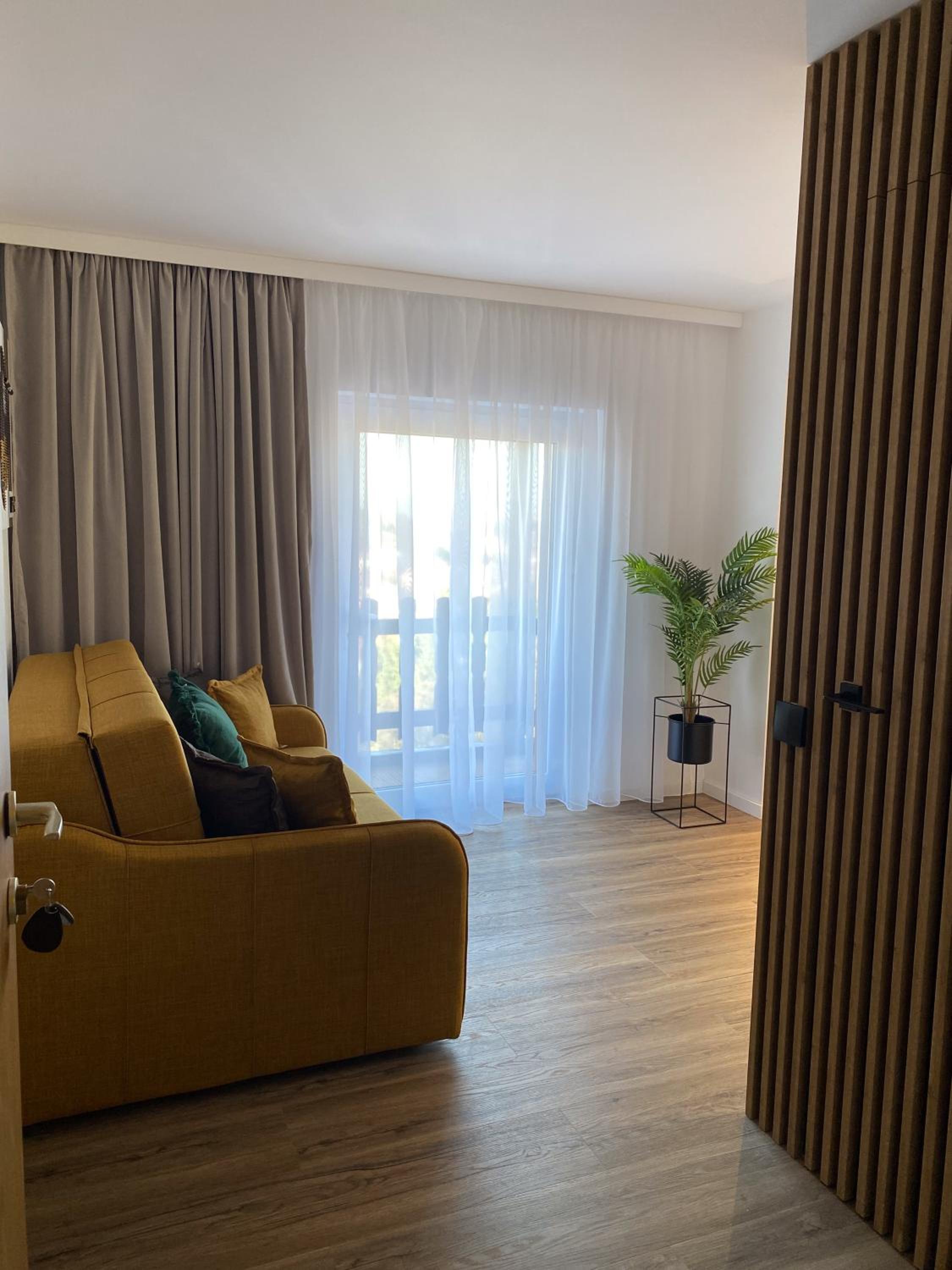 Superior Double Room with Balcony - Photo 6