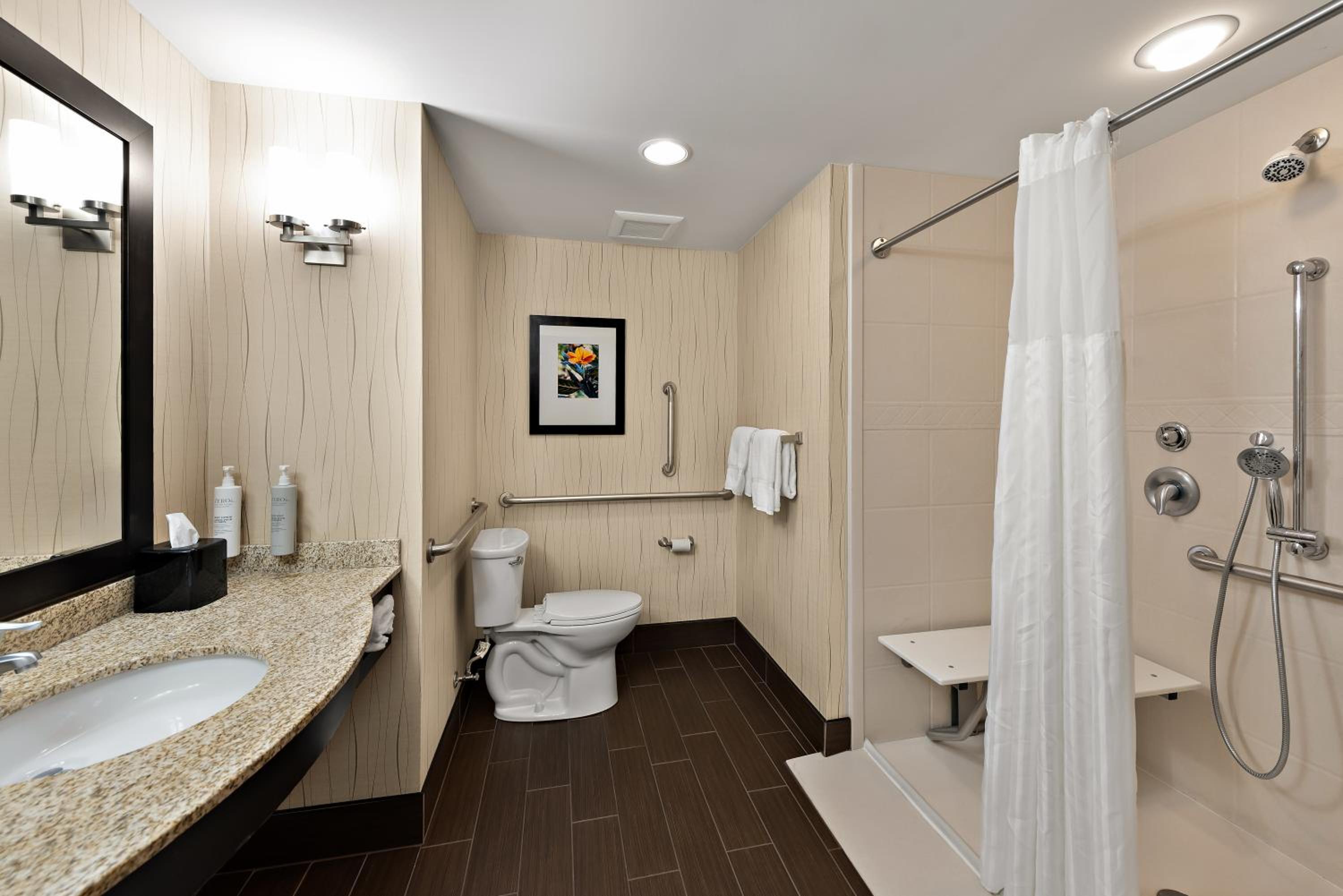 Queen Room with Two Queen Beds - Mobility Access photo 3