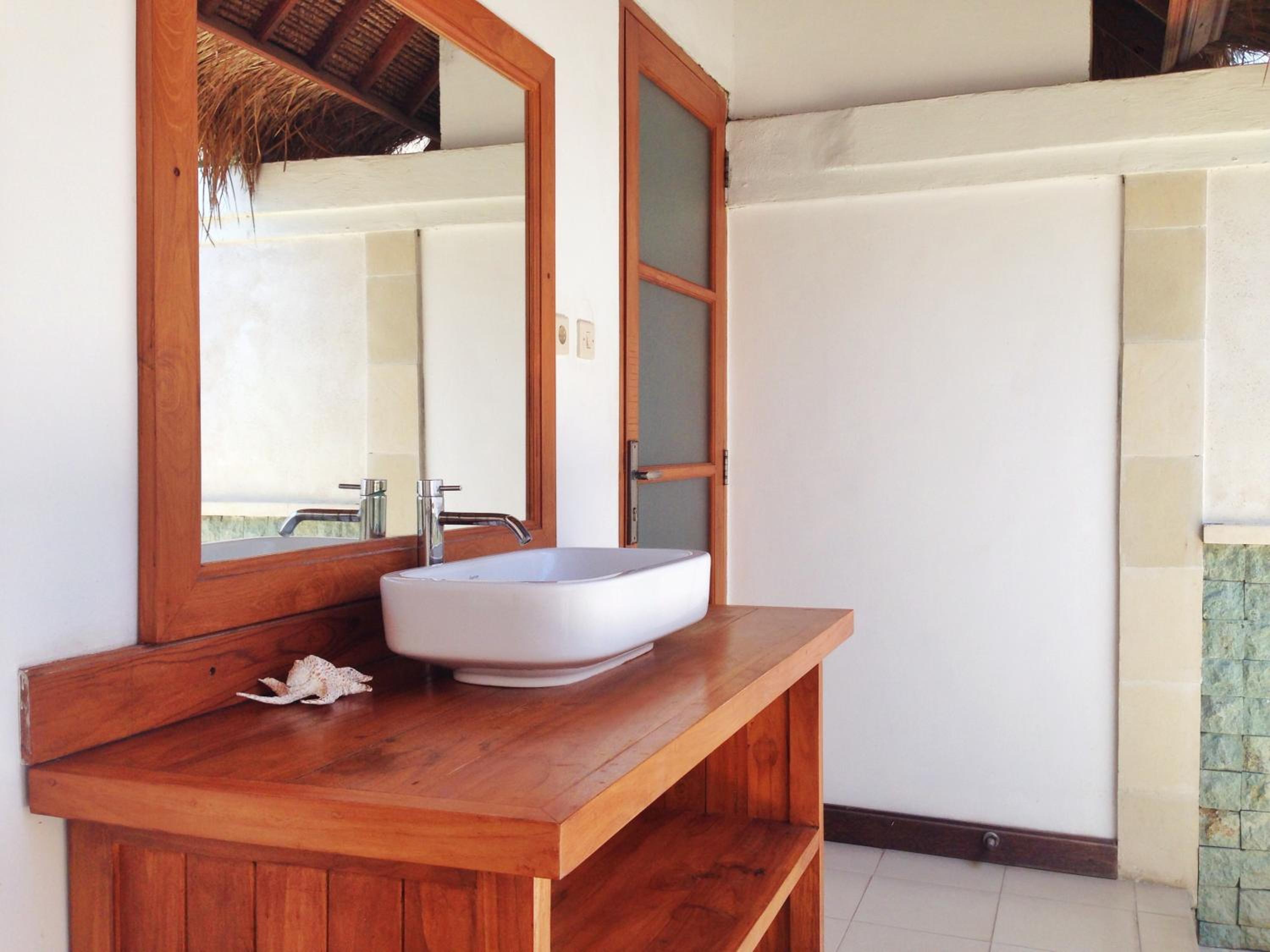 Bungalow with Private Pool - Photo 11