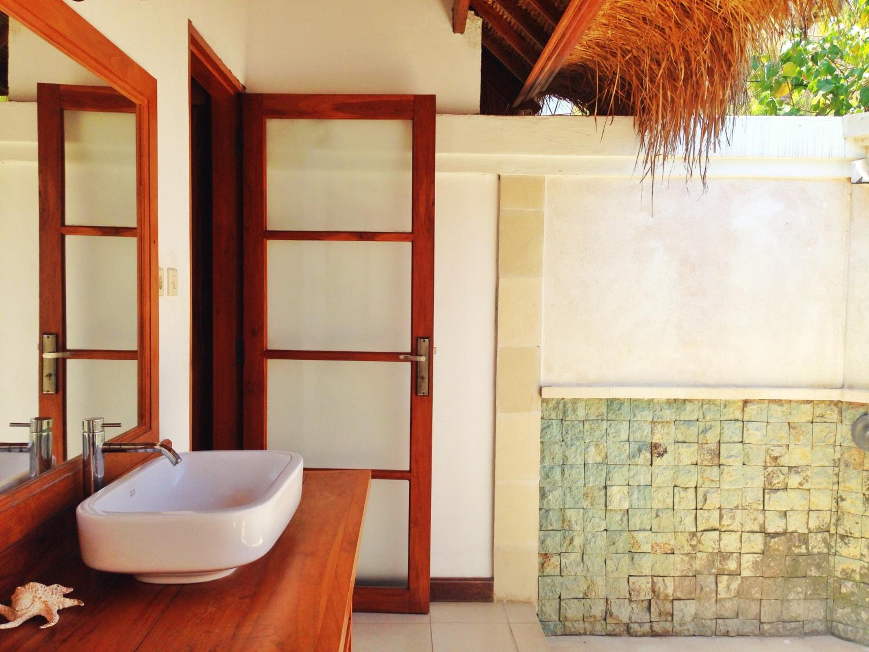 Bungalow with Private Pool - Photo 9