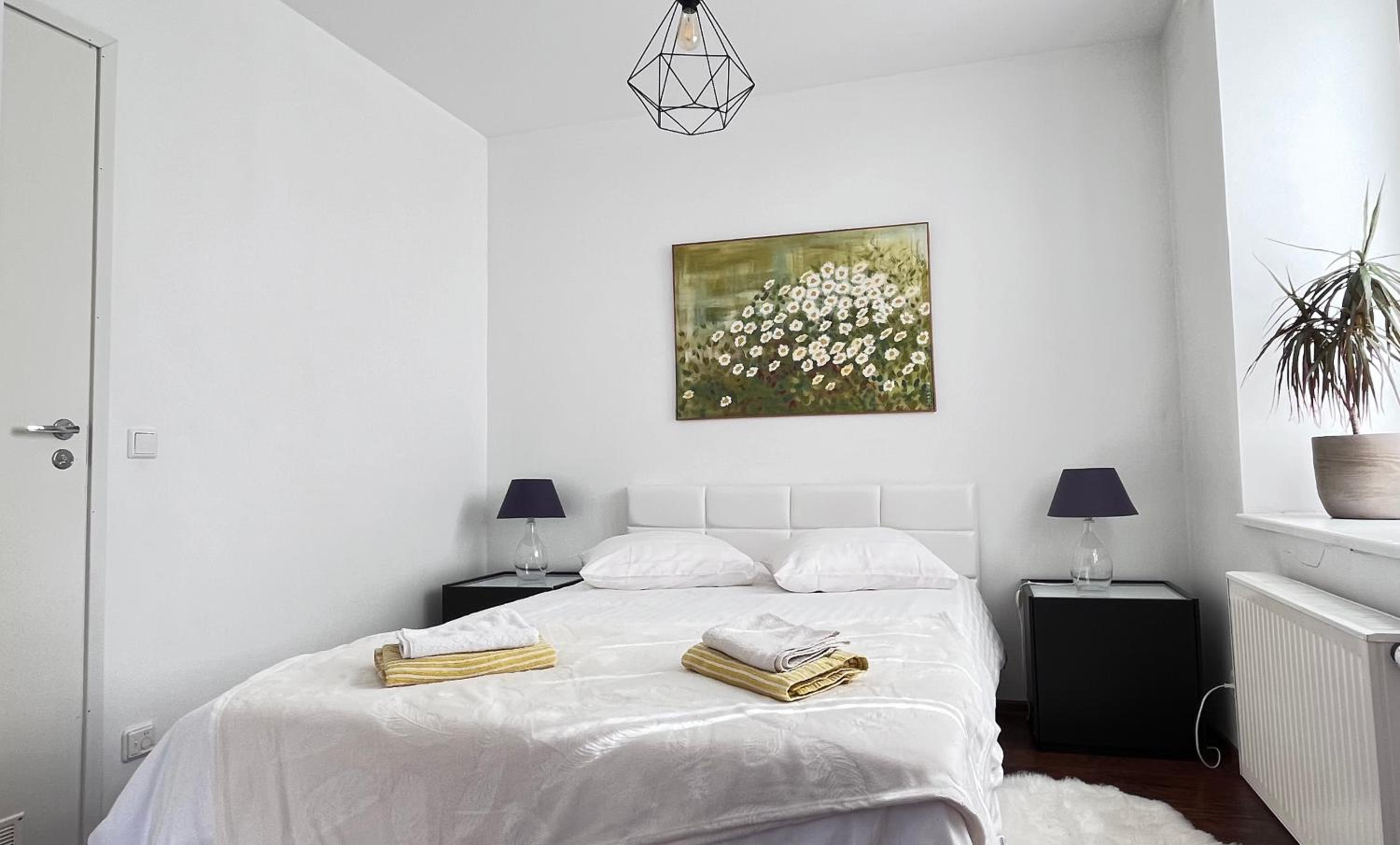 One-Bedroom Apartment - Photo 1