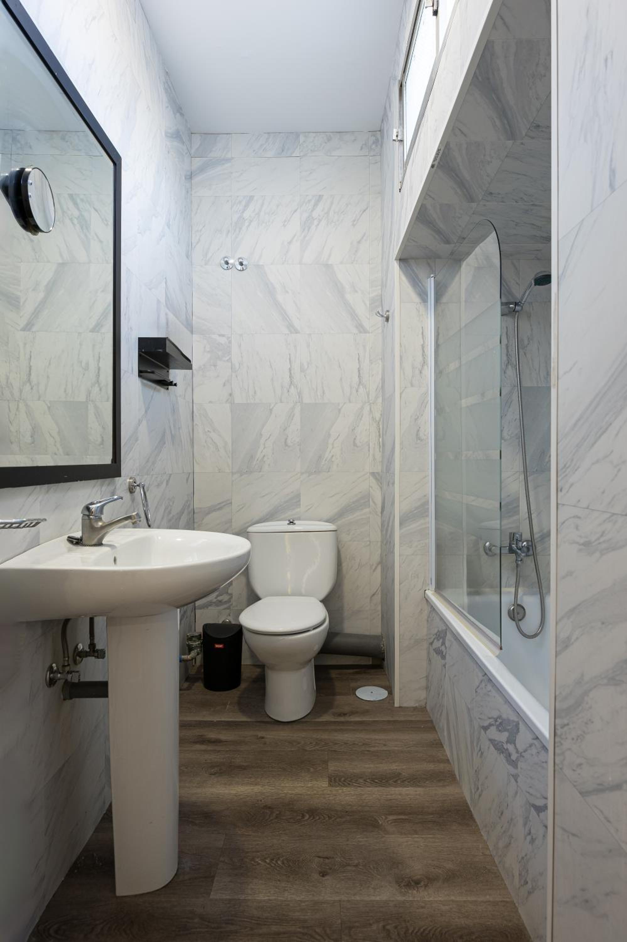 One-Bedroom Apartment - Photo 2