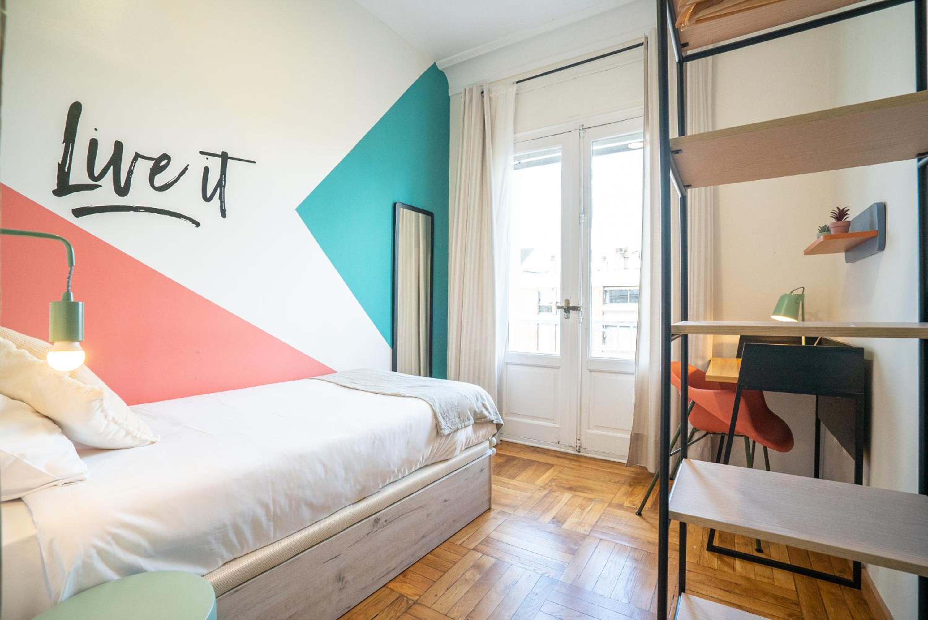 Single Room with Shared Bathroom photo 2