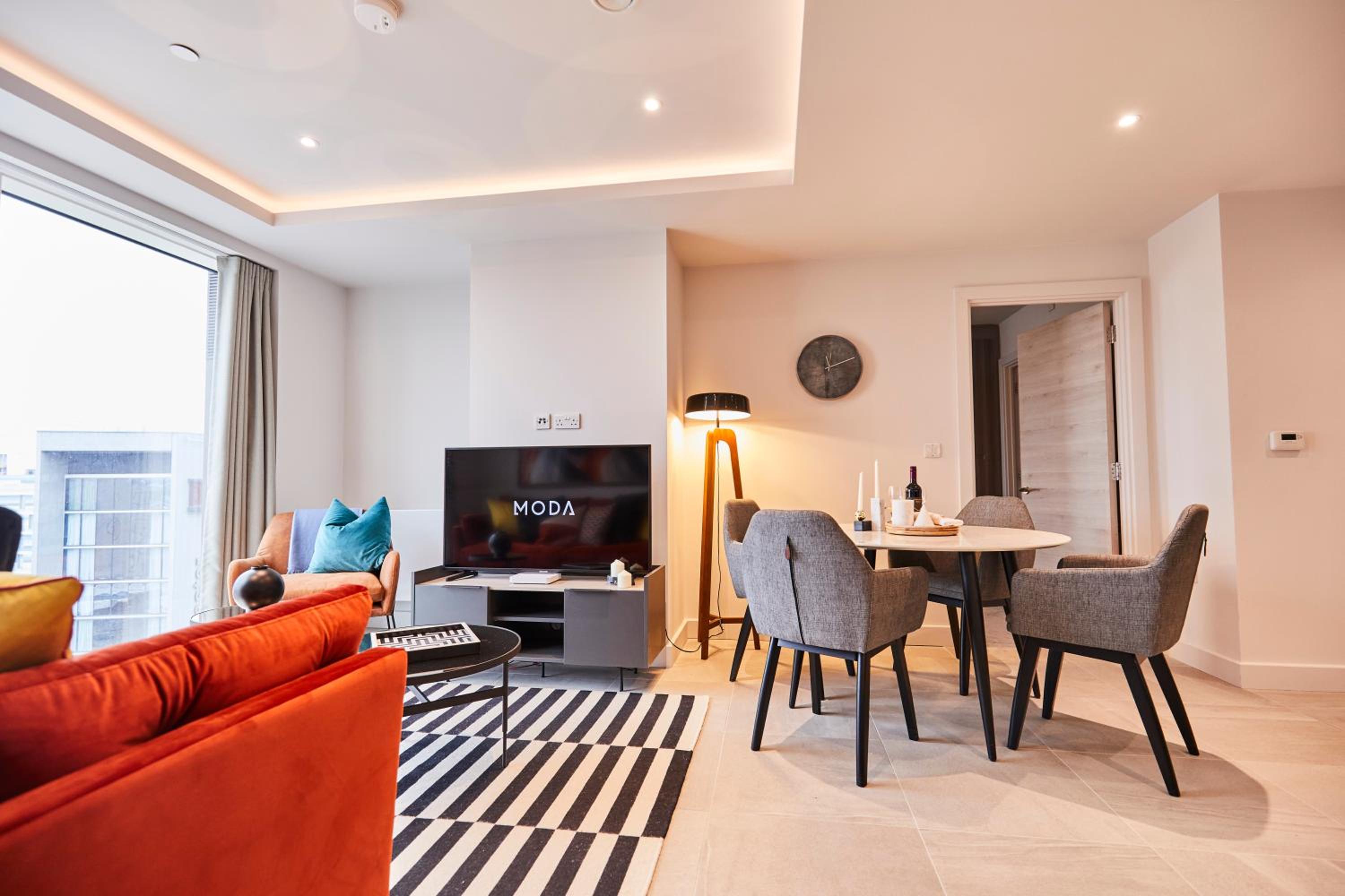 Two-Bedroom Apartment with Balcony photo 2