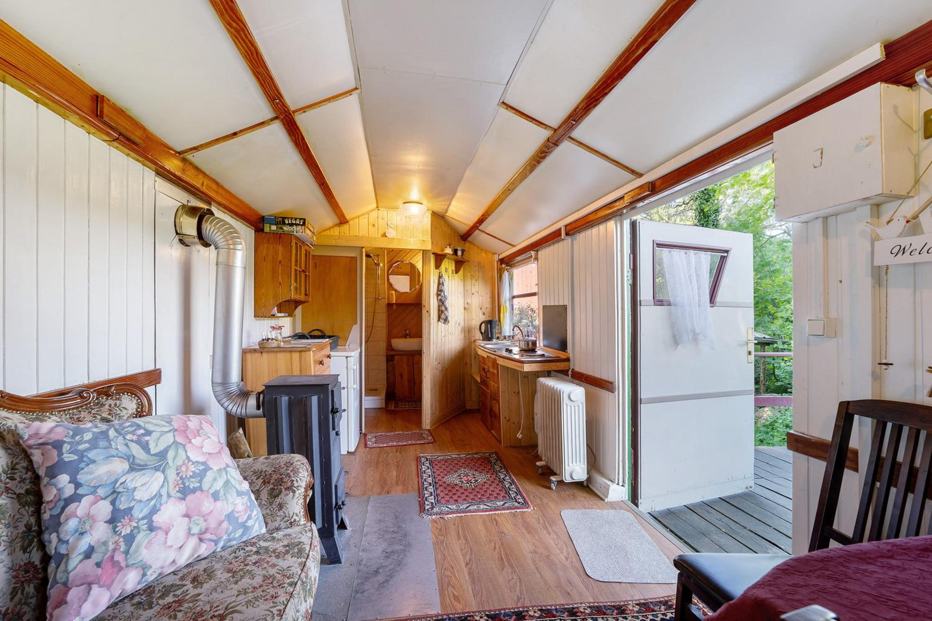 One-Bedroom House photo 1