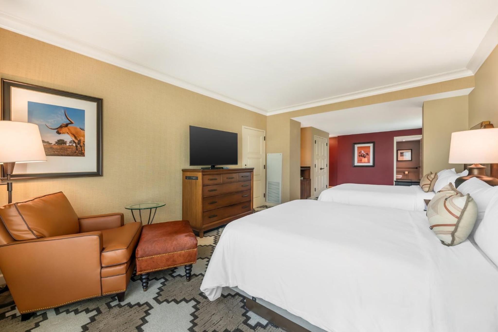 Spacious Premier Room 2 Queen Beds - Photo 3