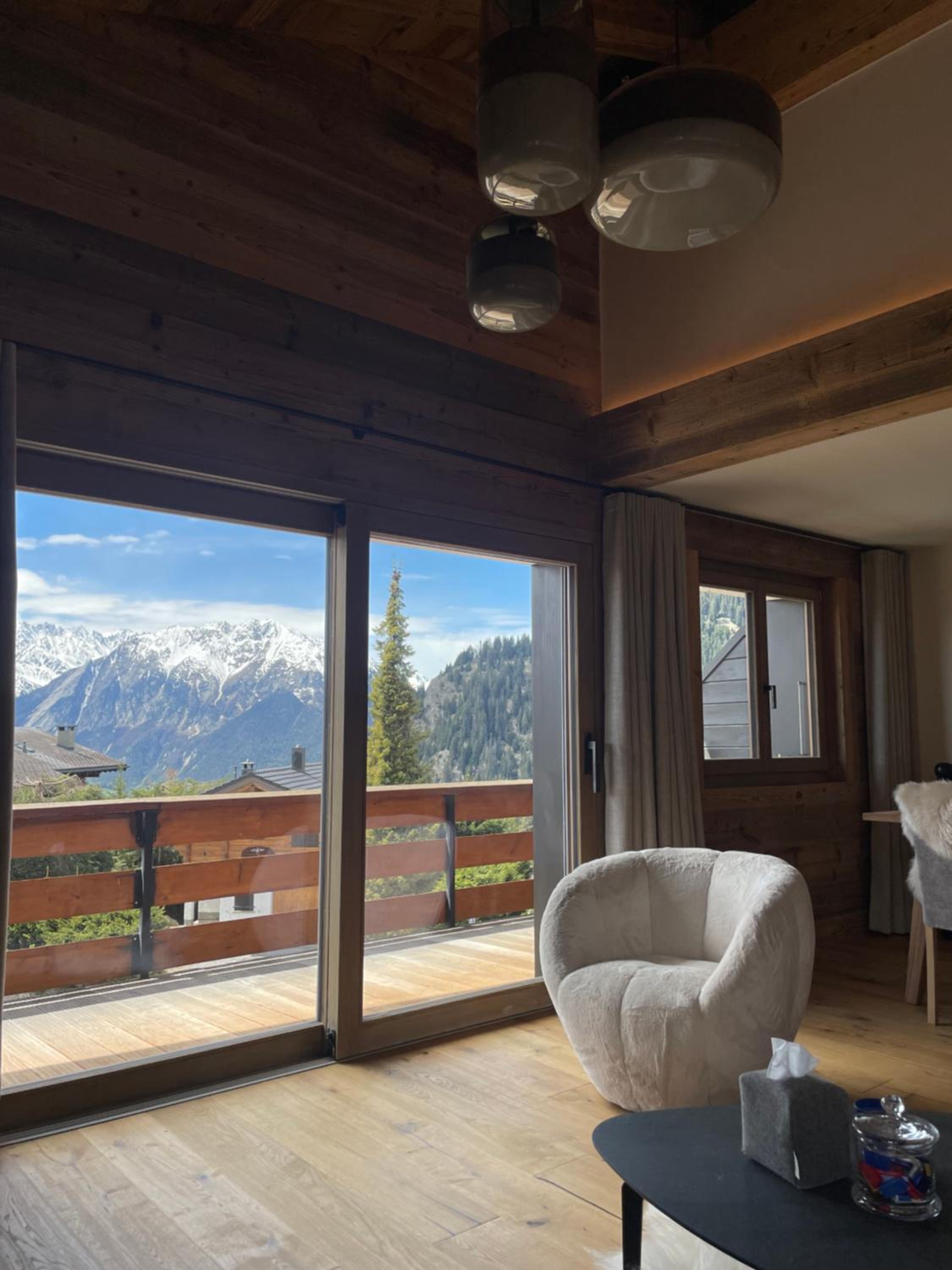 Two-Bedroom Apartment with Mountain View photo 2