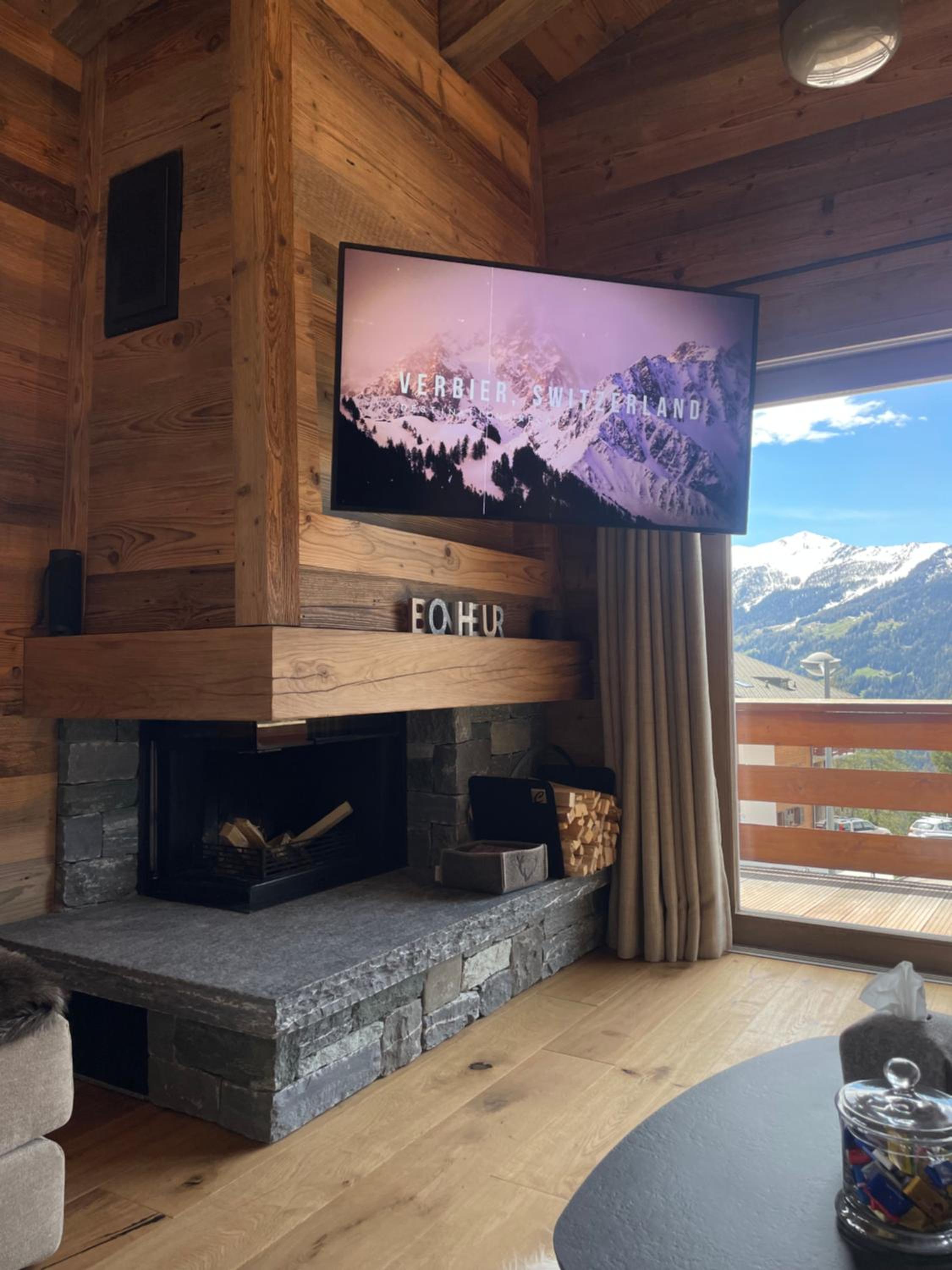 Two-Bedroom Apartment with Mountain View photo 3
