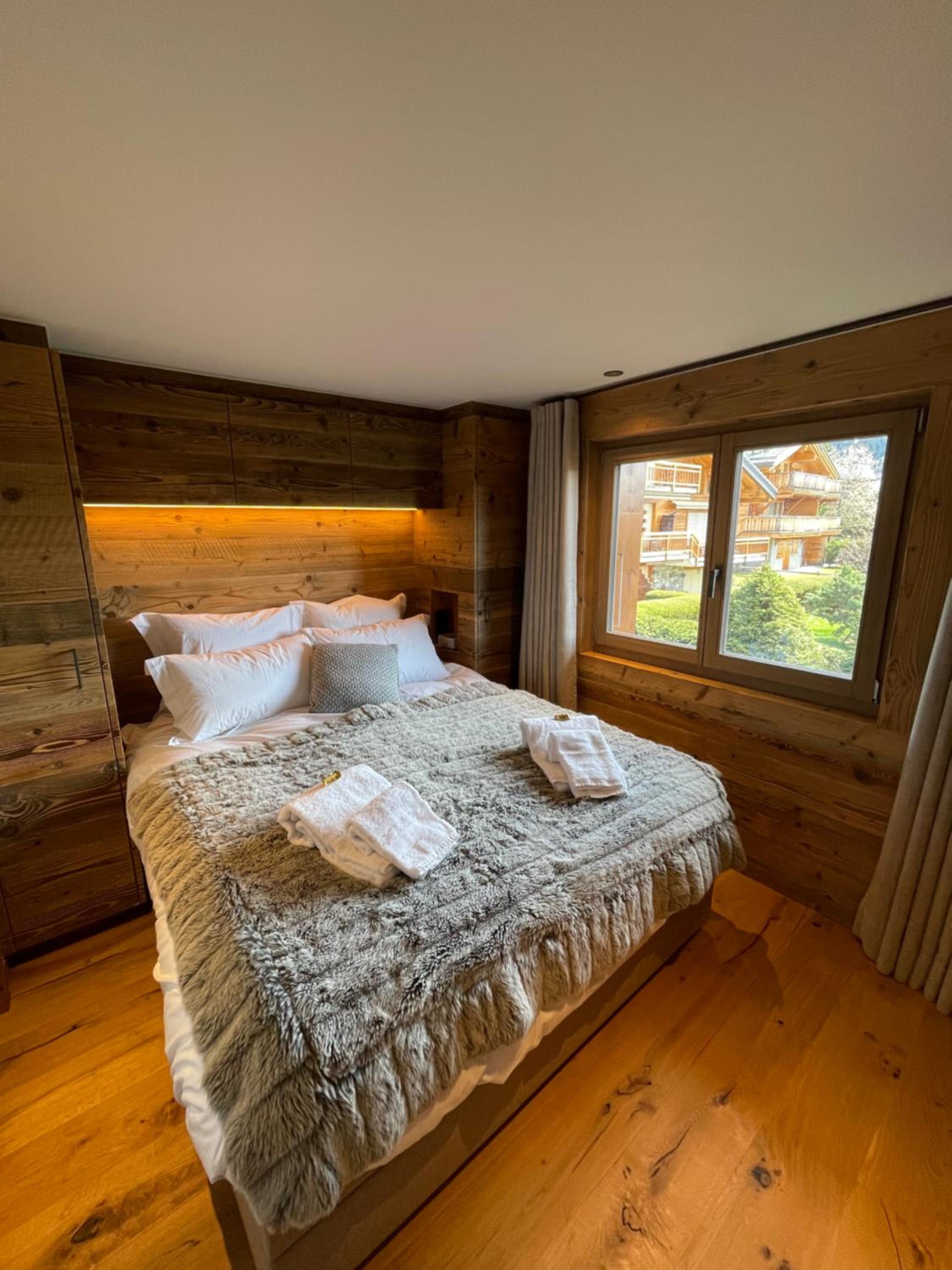 Two-Bedroom Apartment with Mountain View photo 1