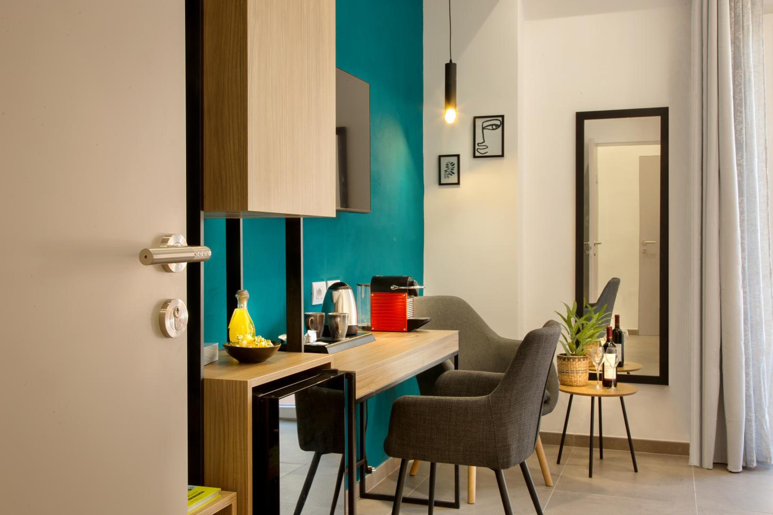 Deluxe Double Room - Photo 7
