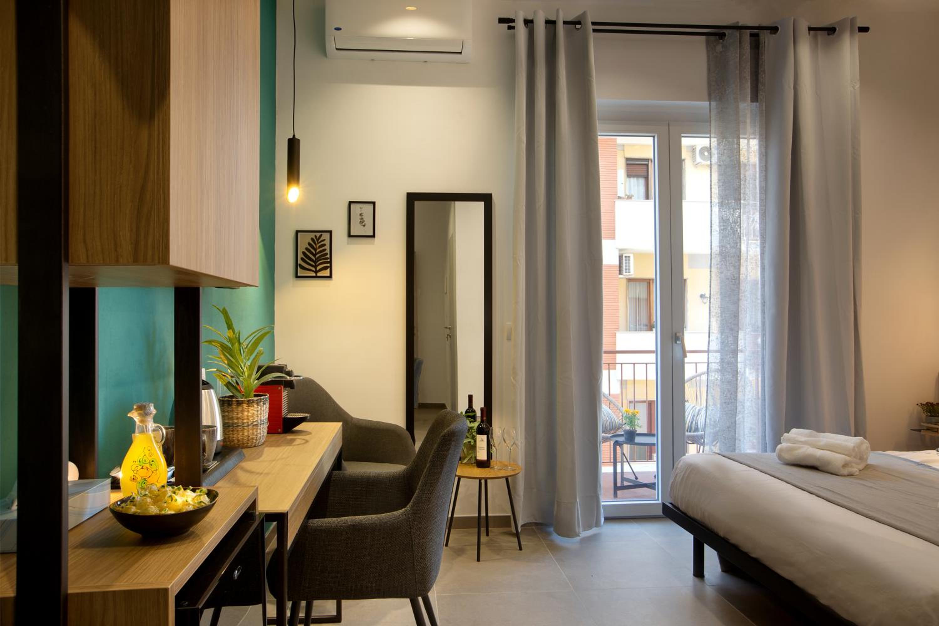 Deluxe Double Room - Photo 9