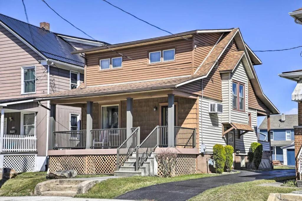 Three-Bedroom House photo 2