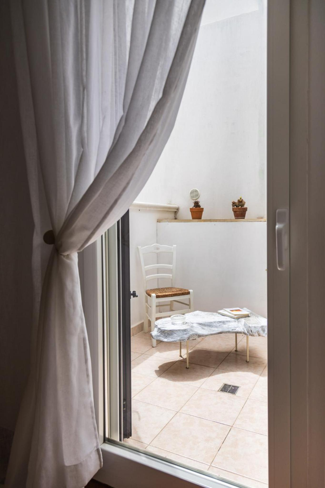 One-Bedroom Apartment with Terrace photo 3