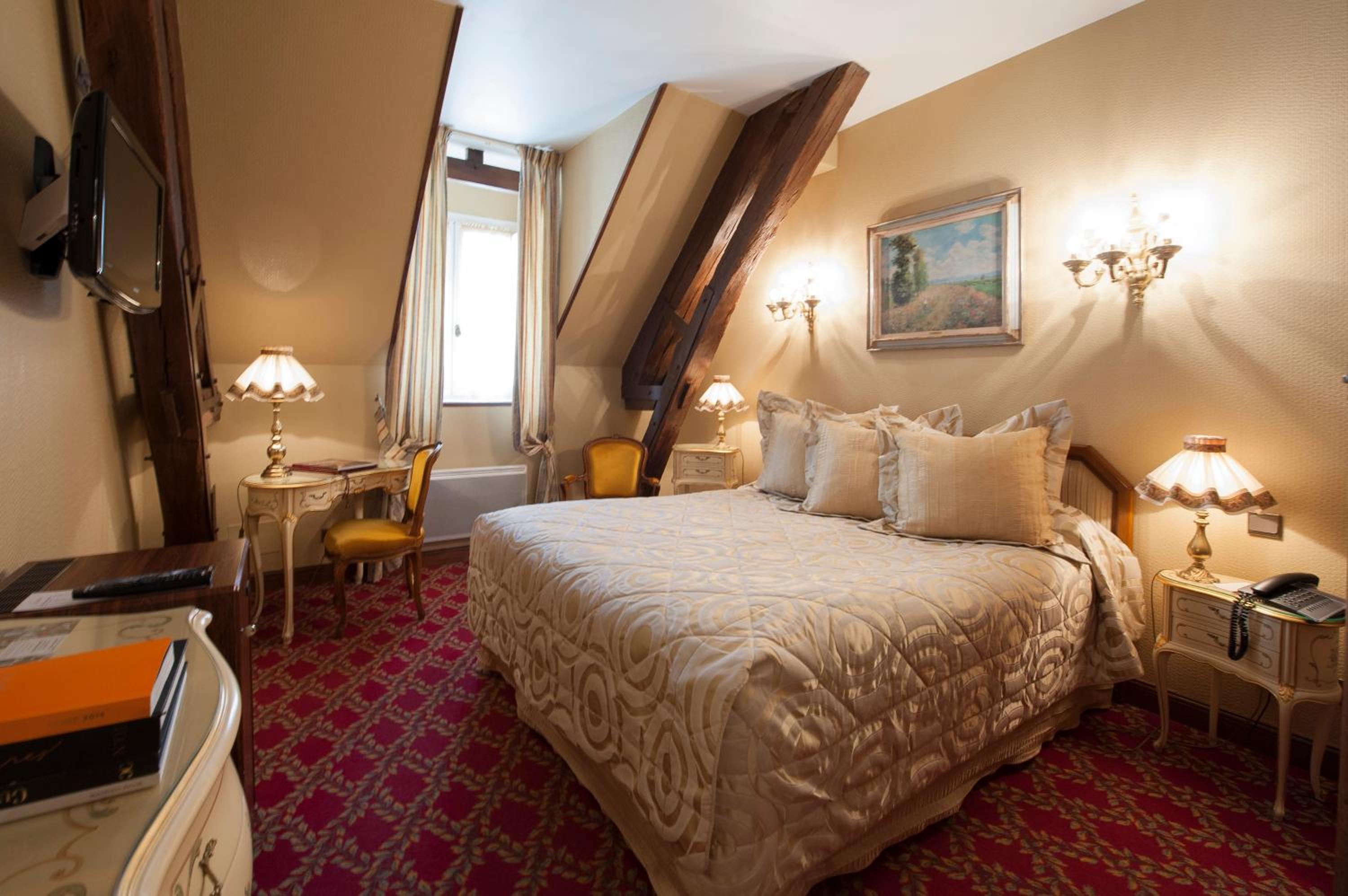 Village Room photo 3