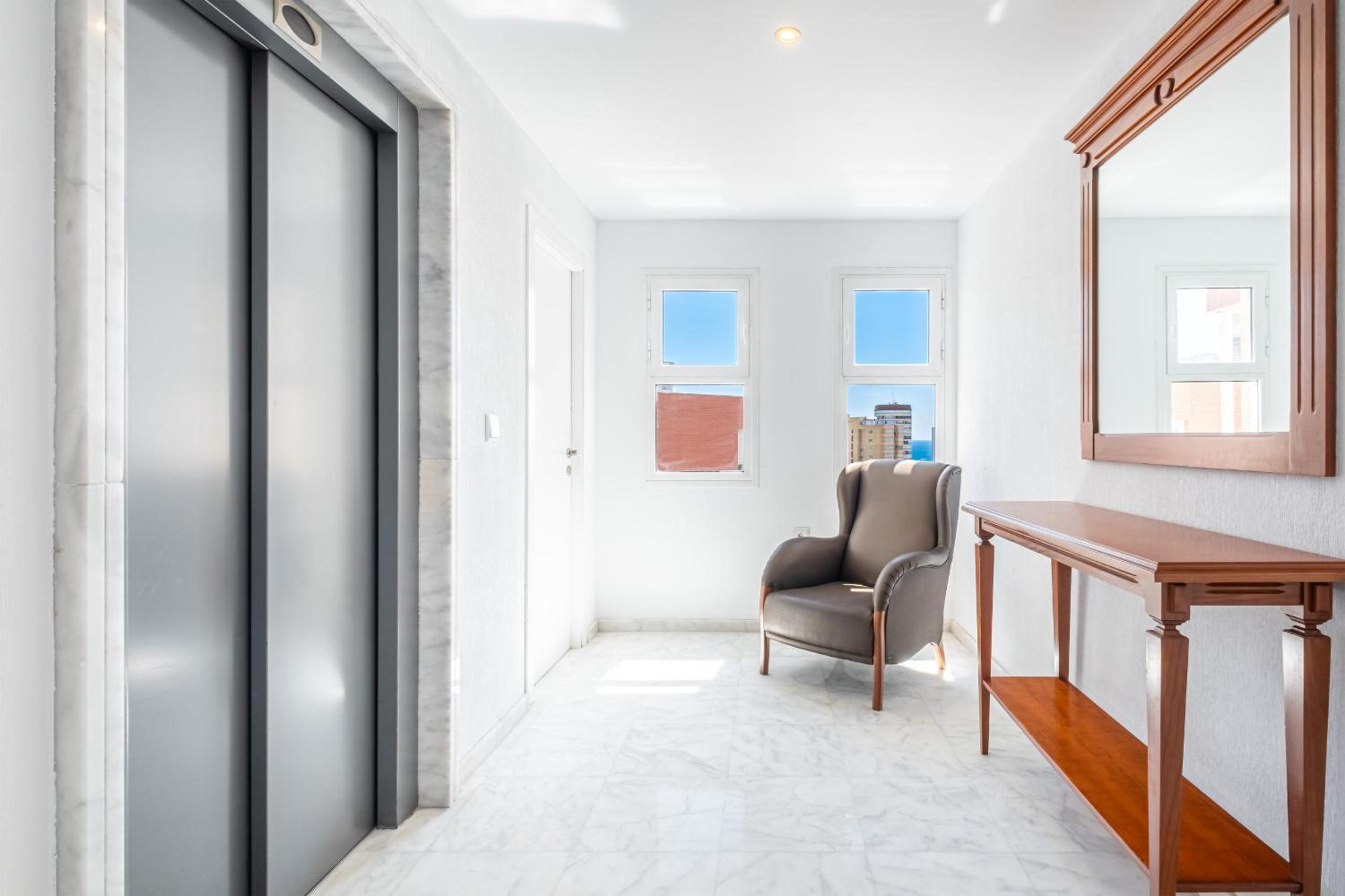 One-Bedroom Apartment with View - Photo 6