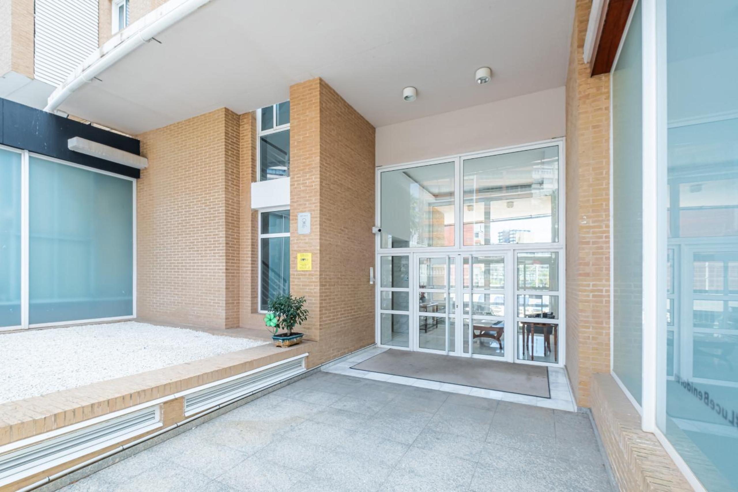 One-Bedroom Apartment with View - Photo 23