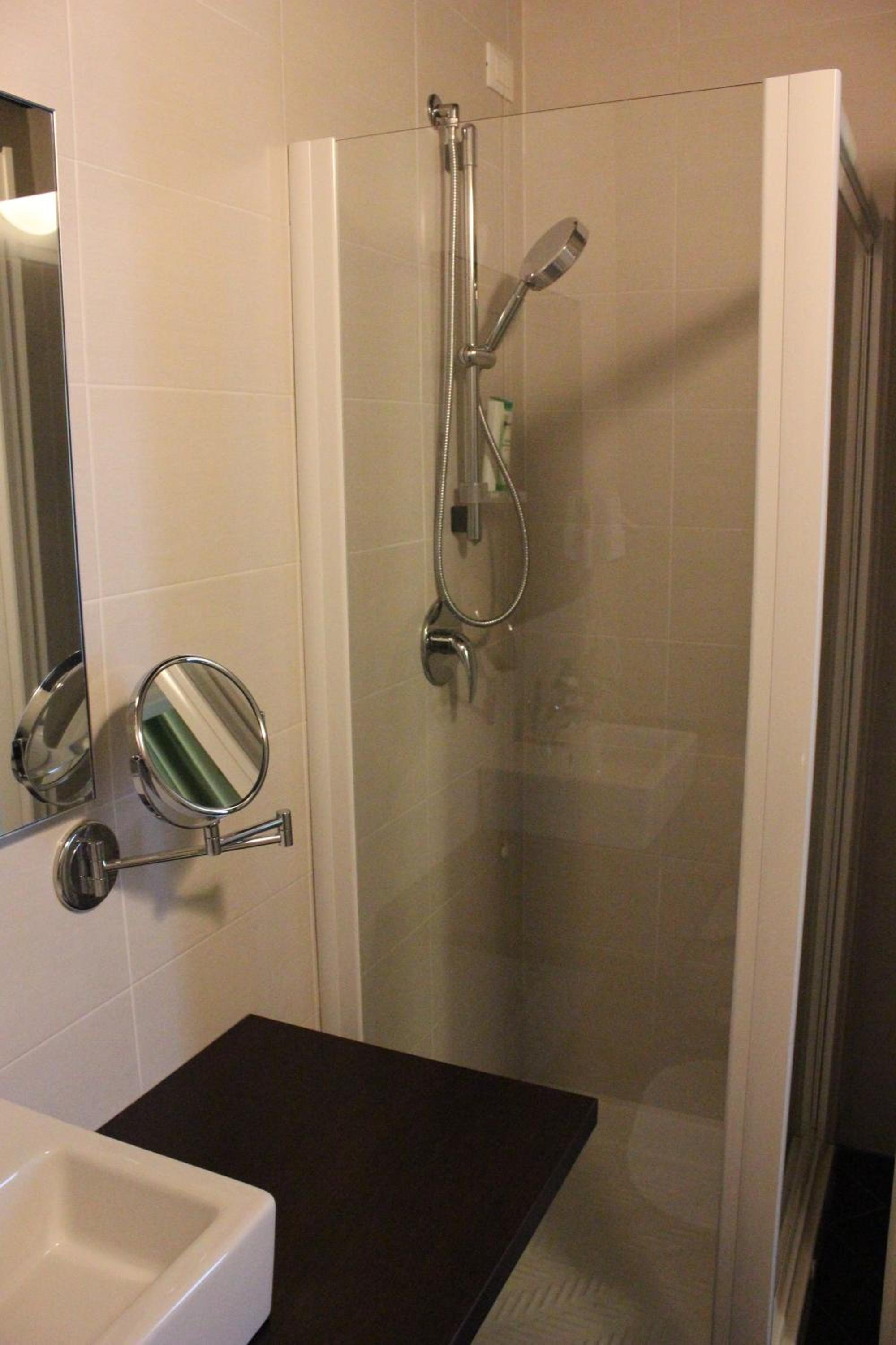 Twin Room - Photo 5