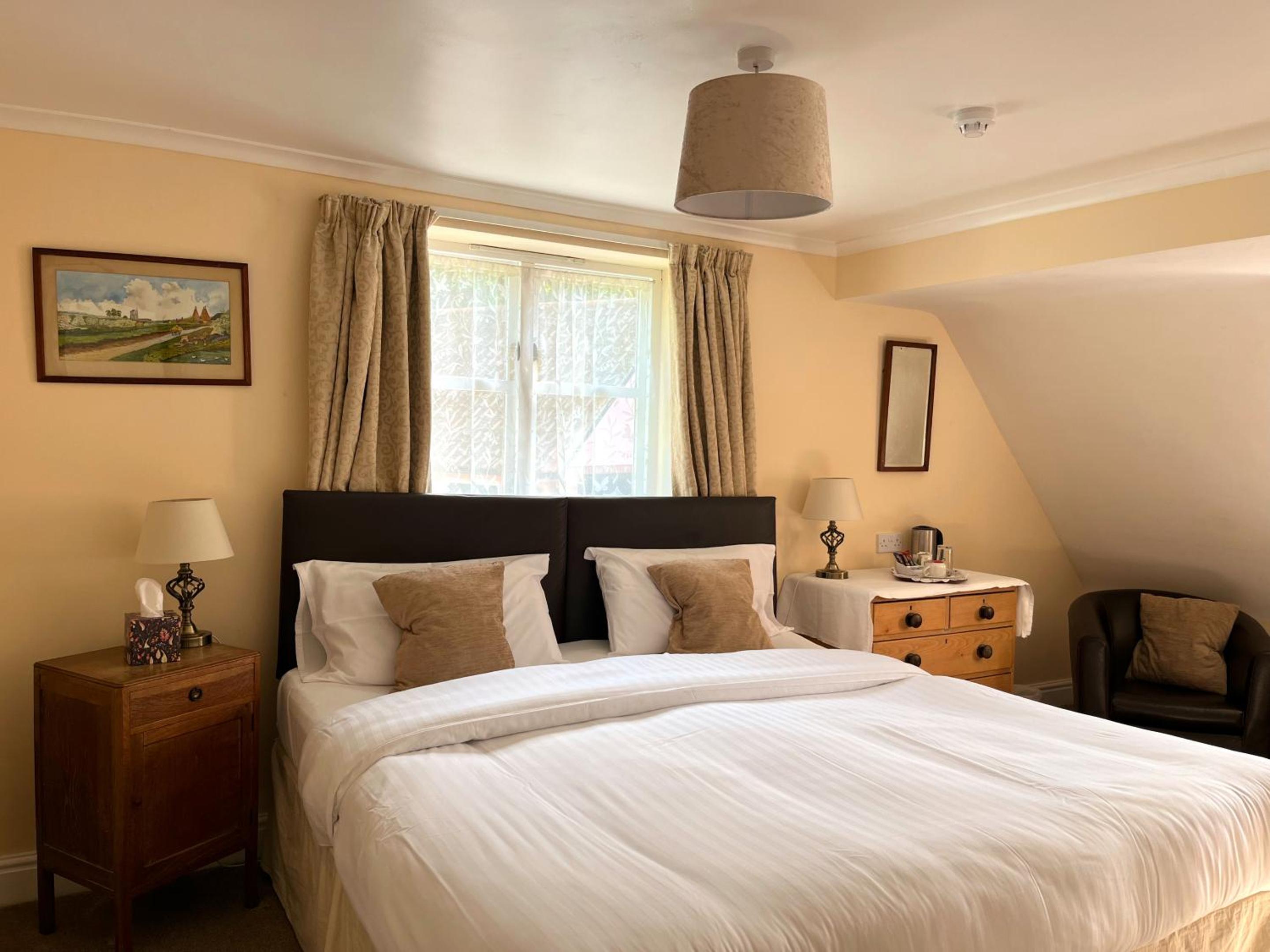 Standard Double or Twin Room photo 3