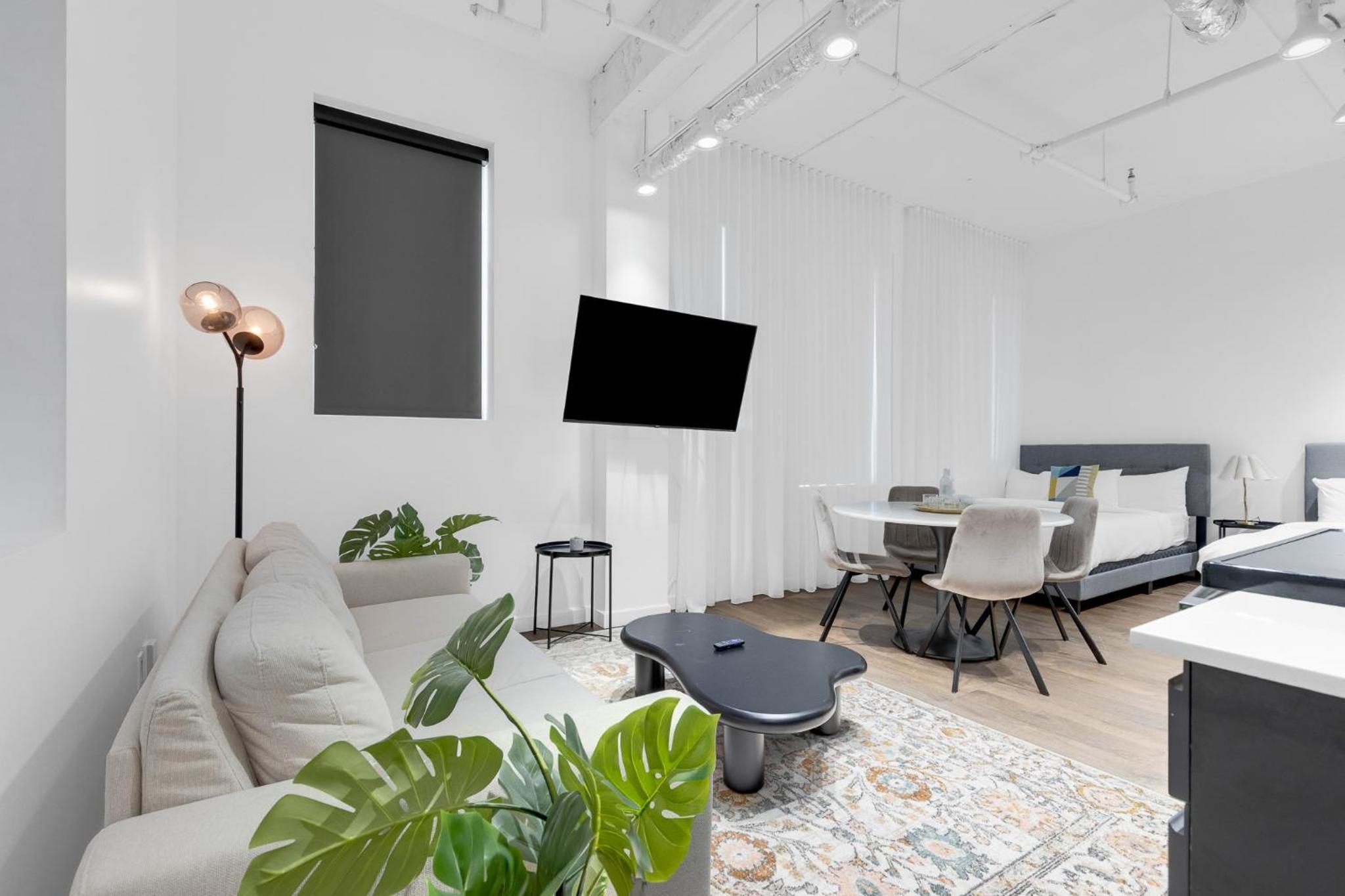 Loft - Photo 1