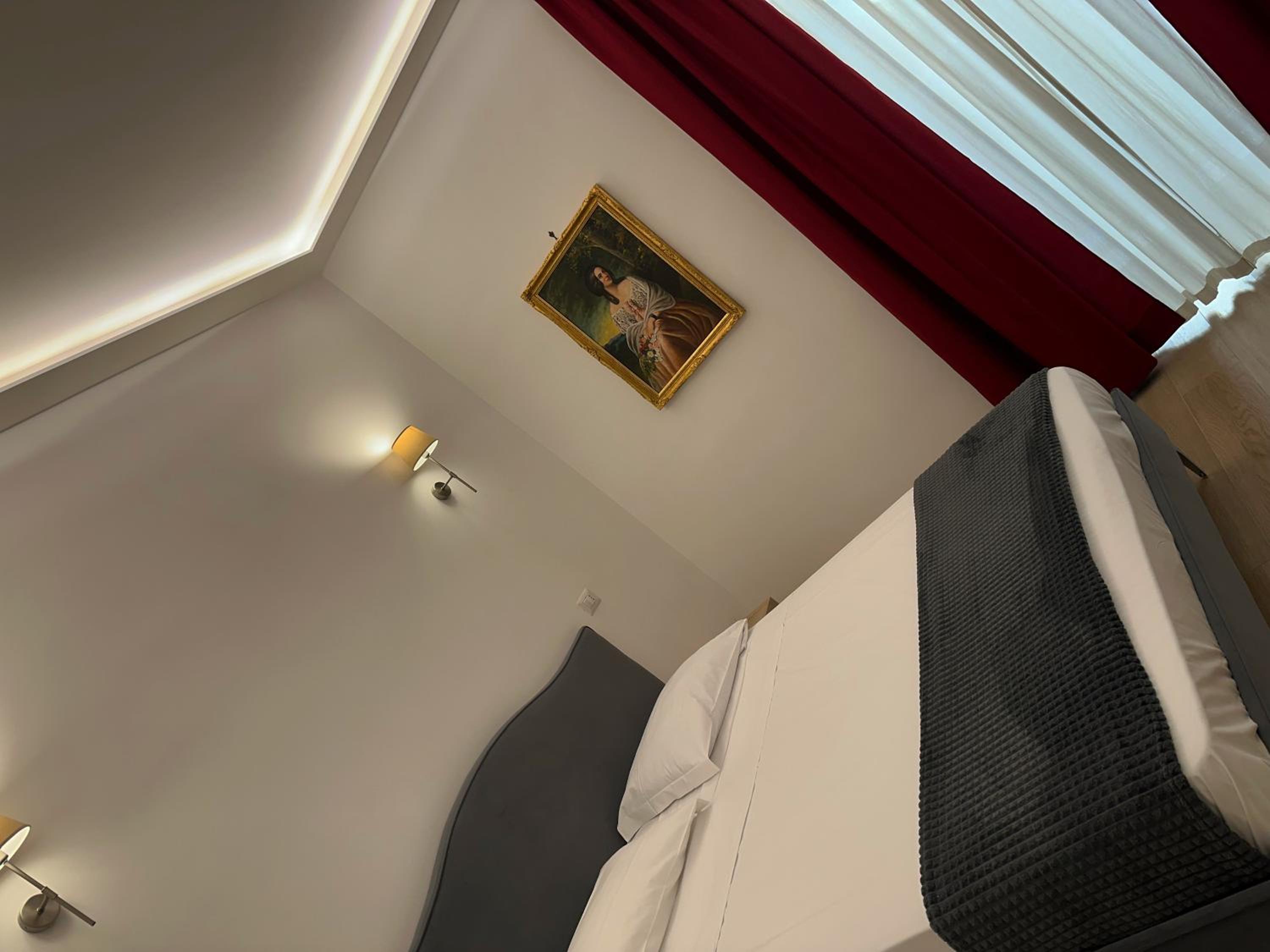 Deluxe Room (2 Adults + 1 Child)