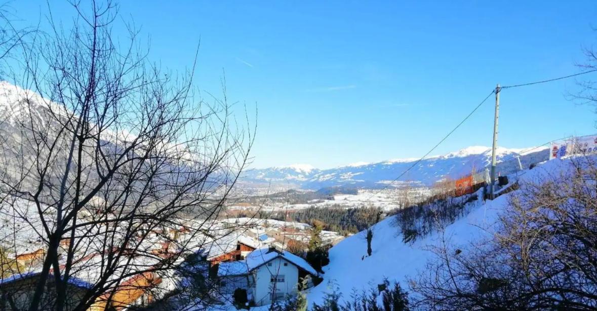 One-Bedroom Apartment with View photo 2