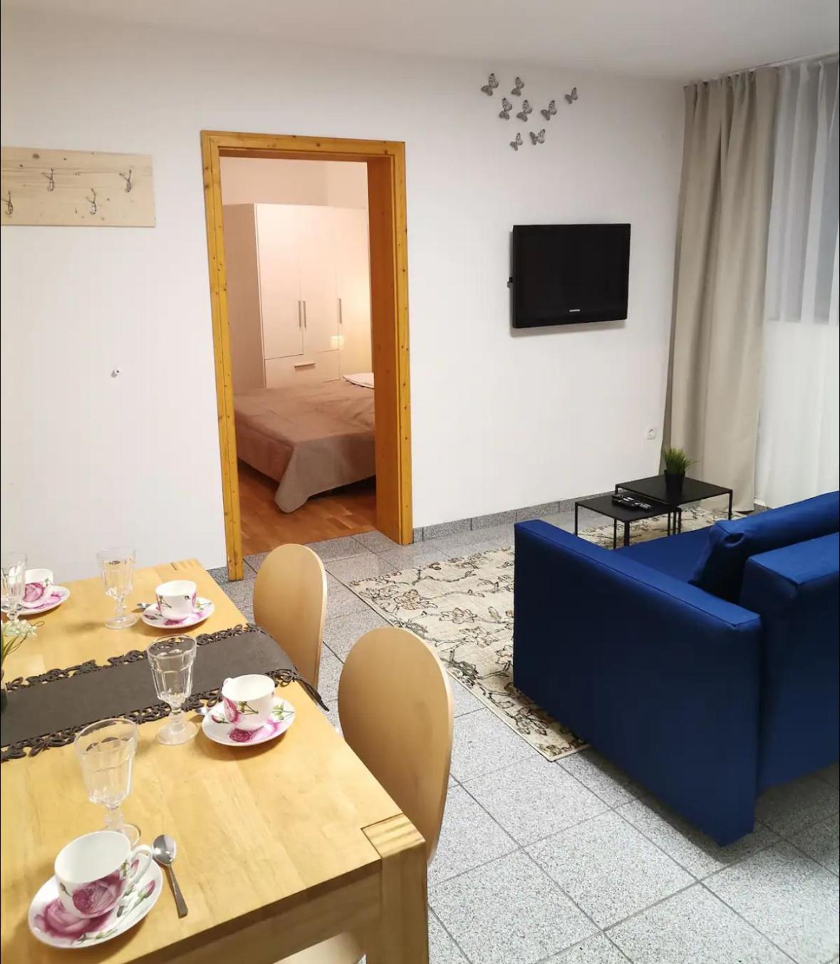 One-Bedroom Apartment with View photo 1