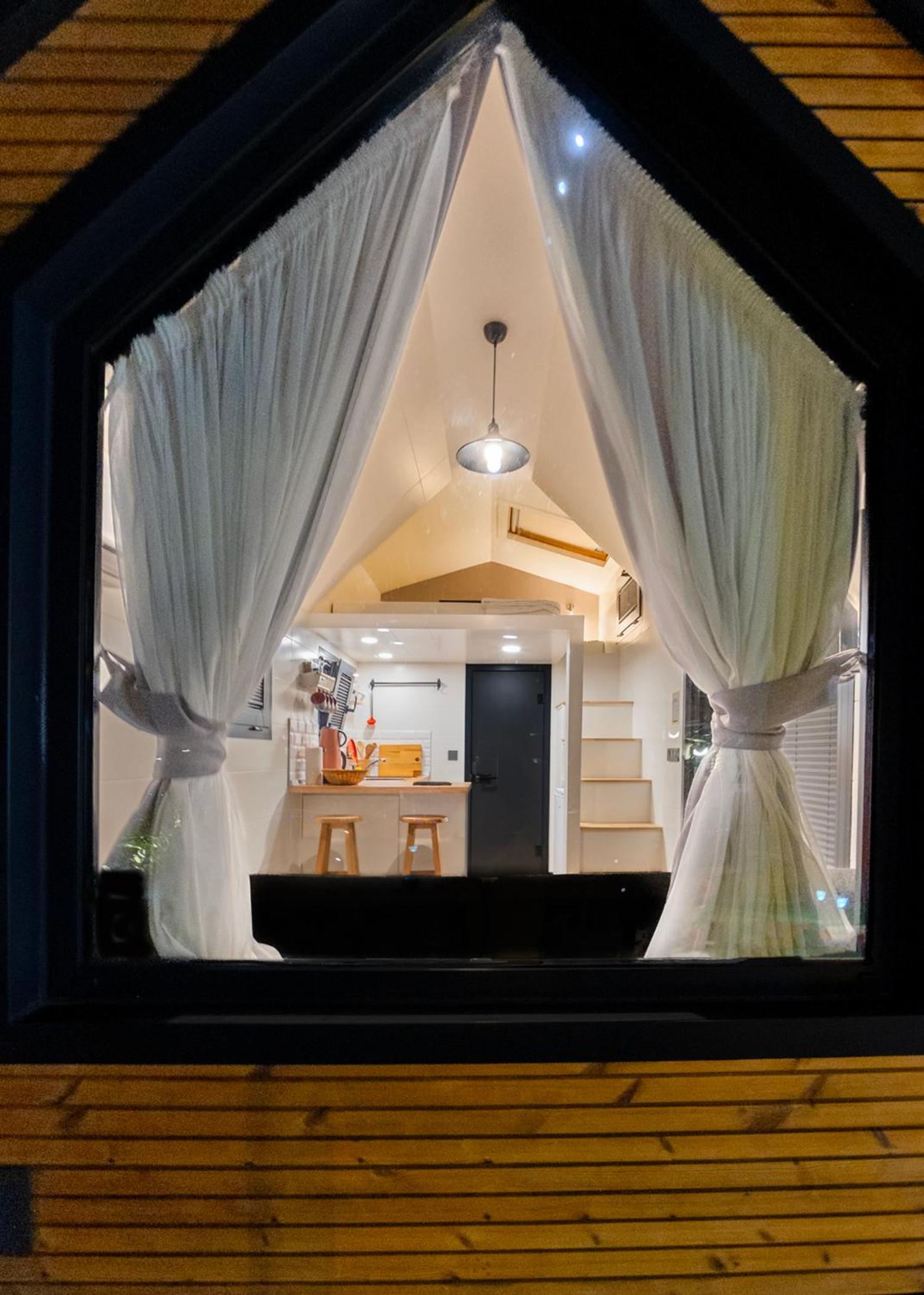 Family Room - Photo 16