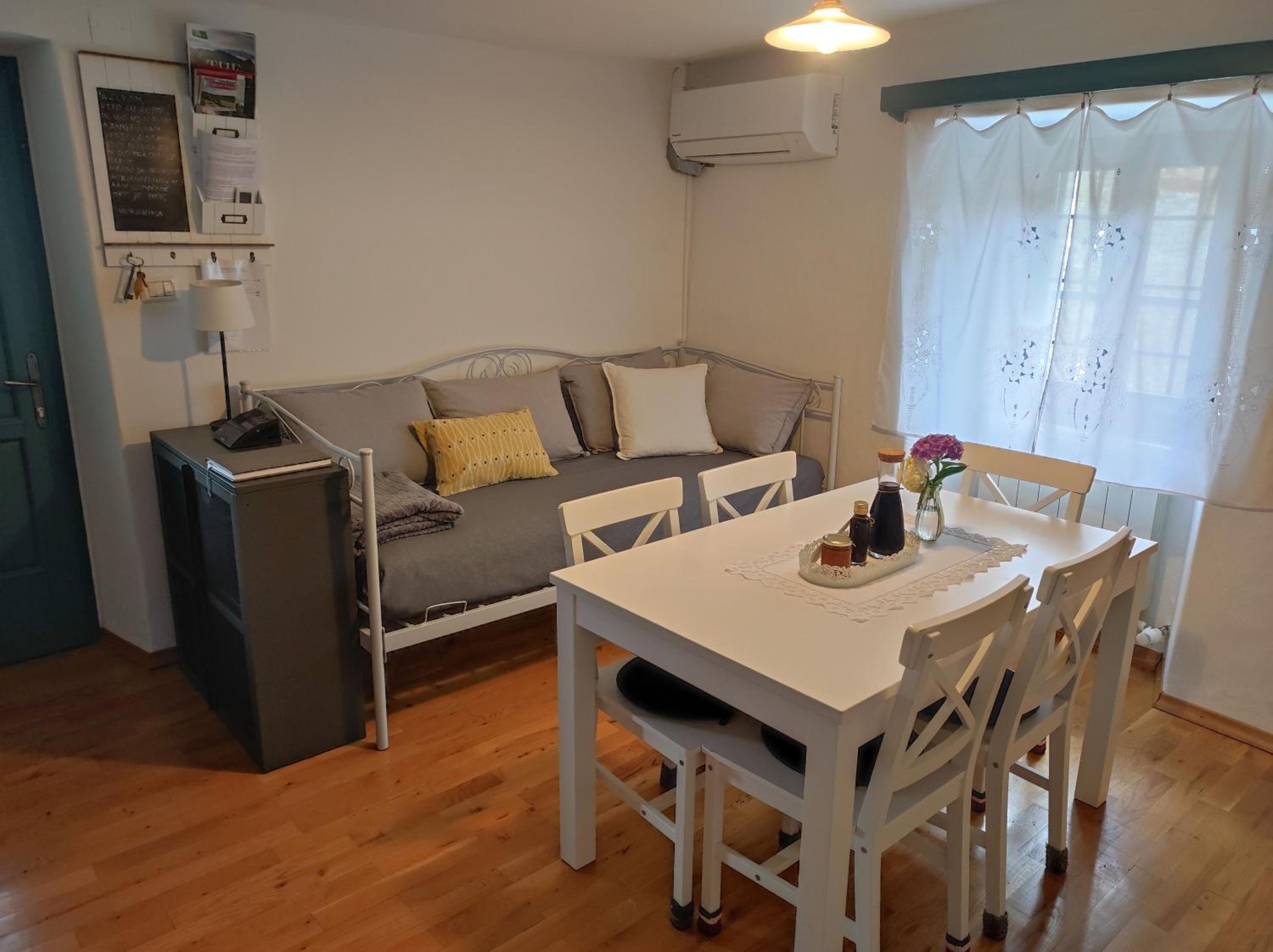 Apartment with Terrace - Photo 39